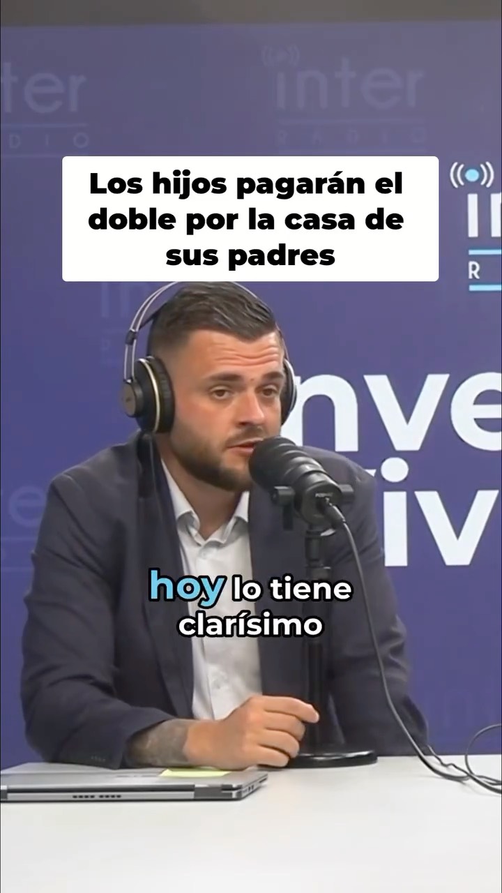 ¿Sabías que hoy cuesta el DOBLE de esfuerzo comprar una casa que hace 30 años? 🏠📉
Hoy nos ha visitado Alejandro González de EA Housing y nos ha dejado esta reflexión sobre la mesa. 🎙️
A veces pensamos que el problema es la falta de ahorro, pero Alejandro nos recuerda que la realidad del mercado ha cambiado drásticamente. Lo más difícil hoy no es que un joven lo entienda... ¡sino explicárselo a sus padres! 🤯
Nos encanta recibir invitados que nos ayudan a entender qué está pasando realmente con el precio de la vivienda.
💬 ¿Crees que las generaciones anteriores son conscientes de lo difícil que está el mercado hoy? Cuéntanos tu opinión. 👇
#vivienda #jovenes #alquiler #politica #hipotecas mercado