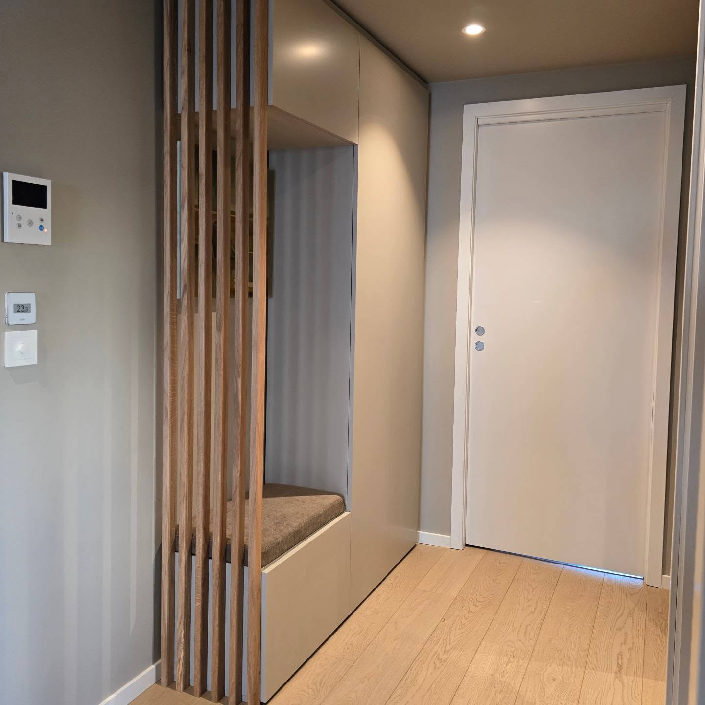 Malte fronter og eikespiler montert på @ikeanorge skrog😊
.
.
.
#ikeahack #møbler #interior #custom #furniture #oak