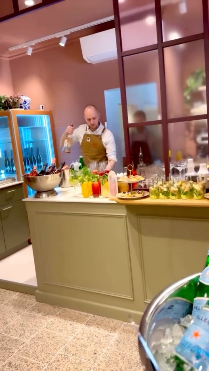 A little bit of this 🍹
And a little bit of that 🌮
… we have it all for your next event! Check out our menu on our website 👉🏼 Link in bio
#catering #vienna #events #buffet #drinks