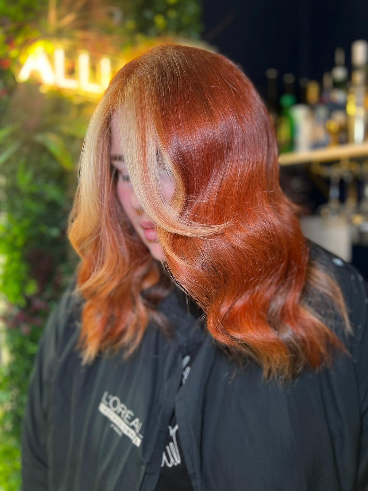 Hidden calico magic 🧡✨
A peek of bold beneath the surface—rich copper, creamy blonde, and deep brunette tones layered underneath for that perfect surprise pop. Soft and subtle when styled down, but full of dimension and personality with every movement. The kind of color that keeps things natural… with a wild twist, by stylist Ebony 🫶🏻
@lorealpro_education_uki @lorealpro