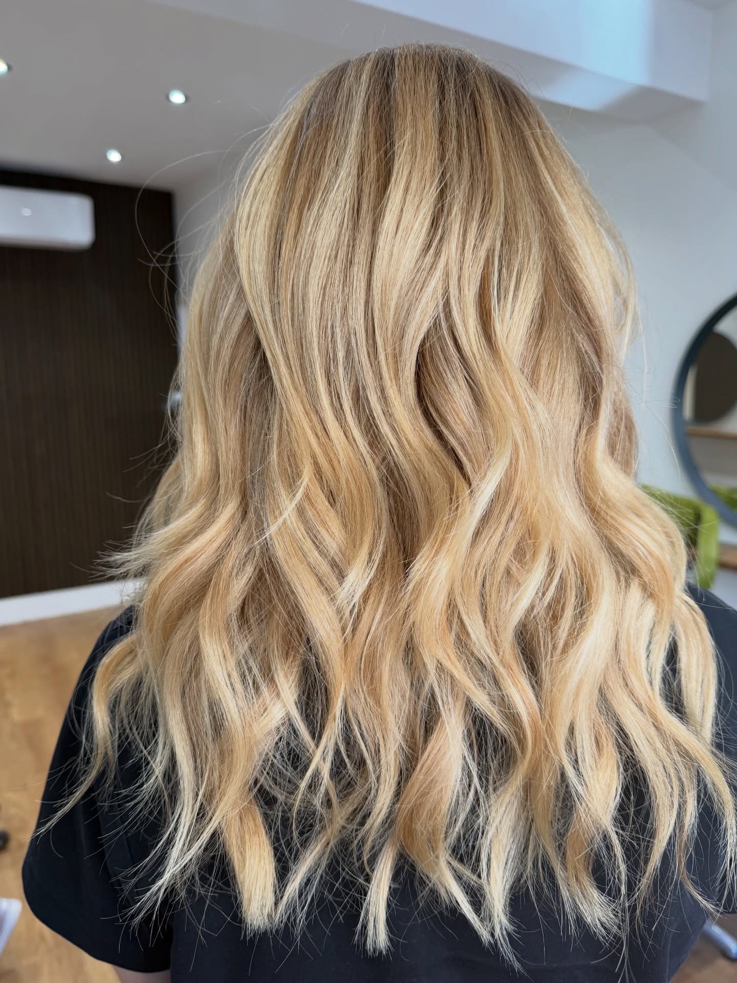 Hair envy 😭
Beth is naturally blonde so her hair lifts so nicely we aim for a super natural balayage. This means she only needs her hair colour done every 9 months.. the dream.