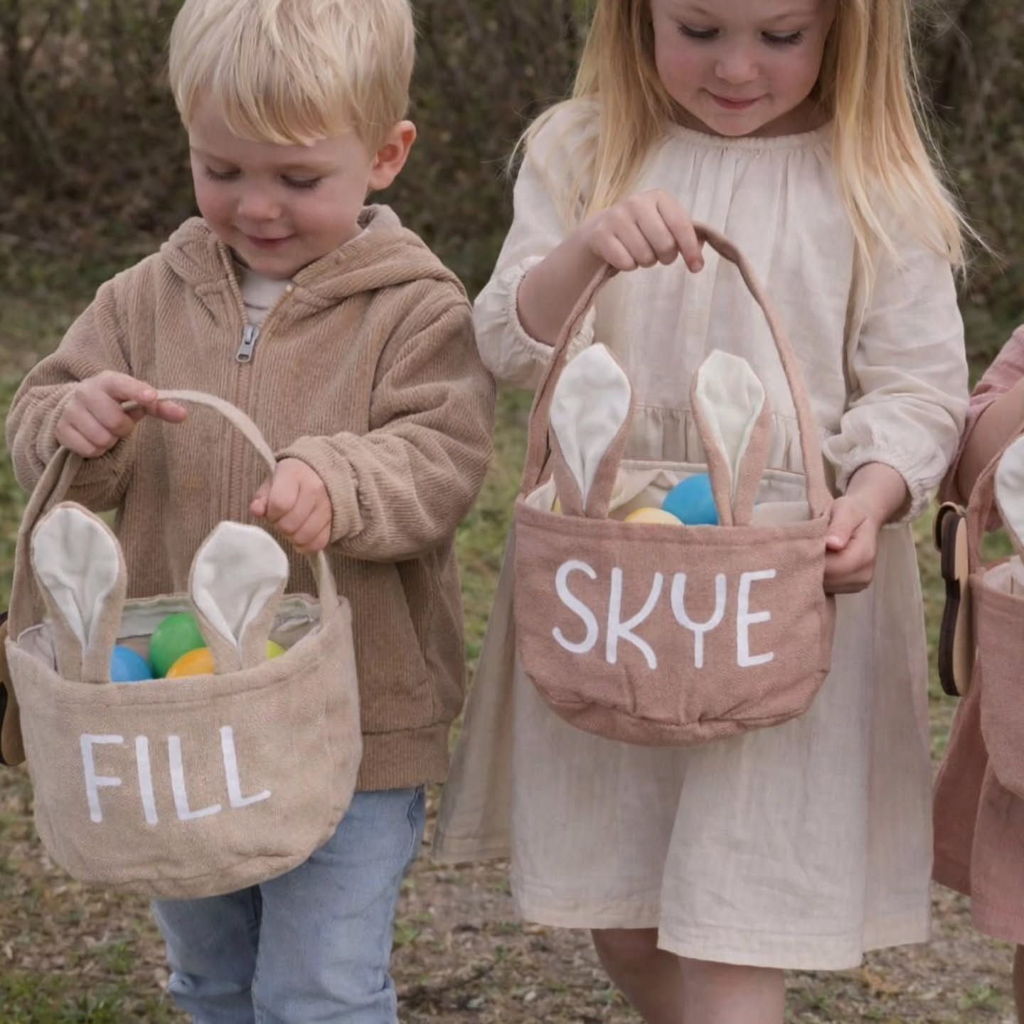 🐣 Nog maar 1 week tot Pasen! 🐣
Onze leuke handgemaakte paasmandjes zijn nog beperkt voorradig! Wil jij graag nog eentje bestellen?
Stuur ons nog snel een berichtje!
Buy now or cry later 😉
#pasen #paasmandje #Gepersonaliseerd #paashangertjes #handgemaakt