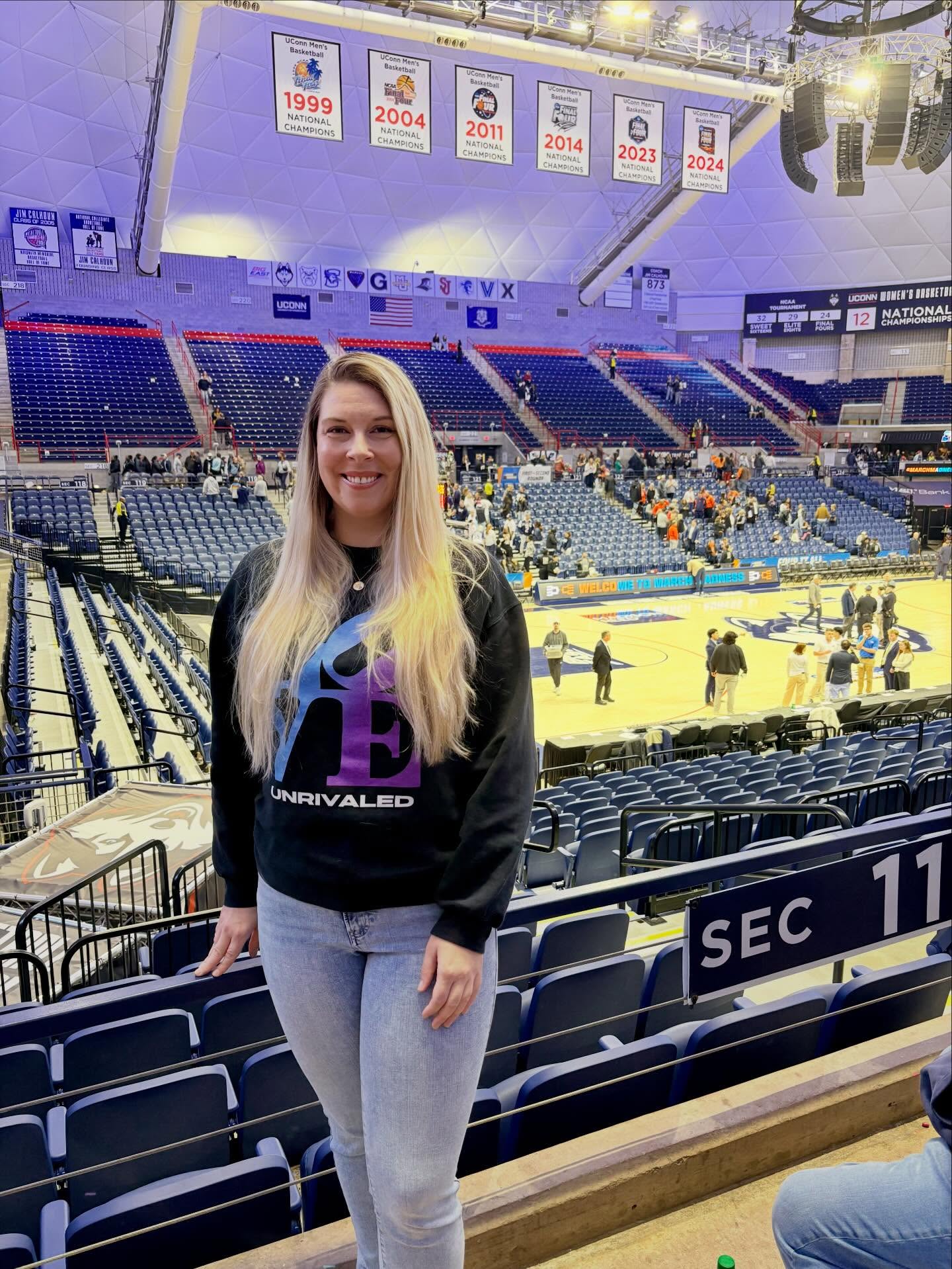 1. Happy birthday Geno!!! 🥳
2. The People’s Princess (Azzi Fudd) went off 👑 8/11 from the 3 and 34 points (career high)
3. The vibes in Gampel Pavilion are unmatched
4. I swear I own other sweatshirts 😅🫠 just can’t get over reppin unrivaled Philly everywhere
5. Uconn’t beat them !!!!
#marchmadness #uconn #wbb #peoplesprincess #geno