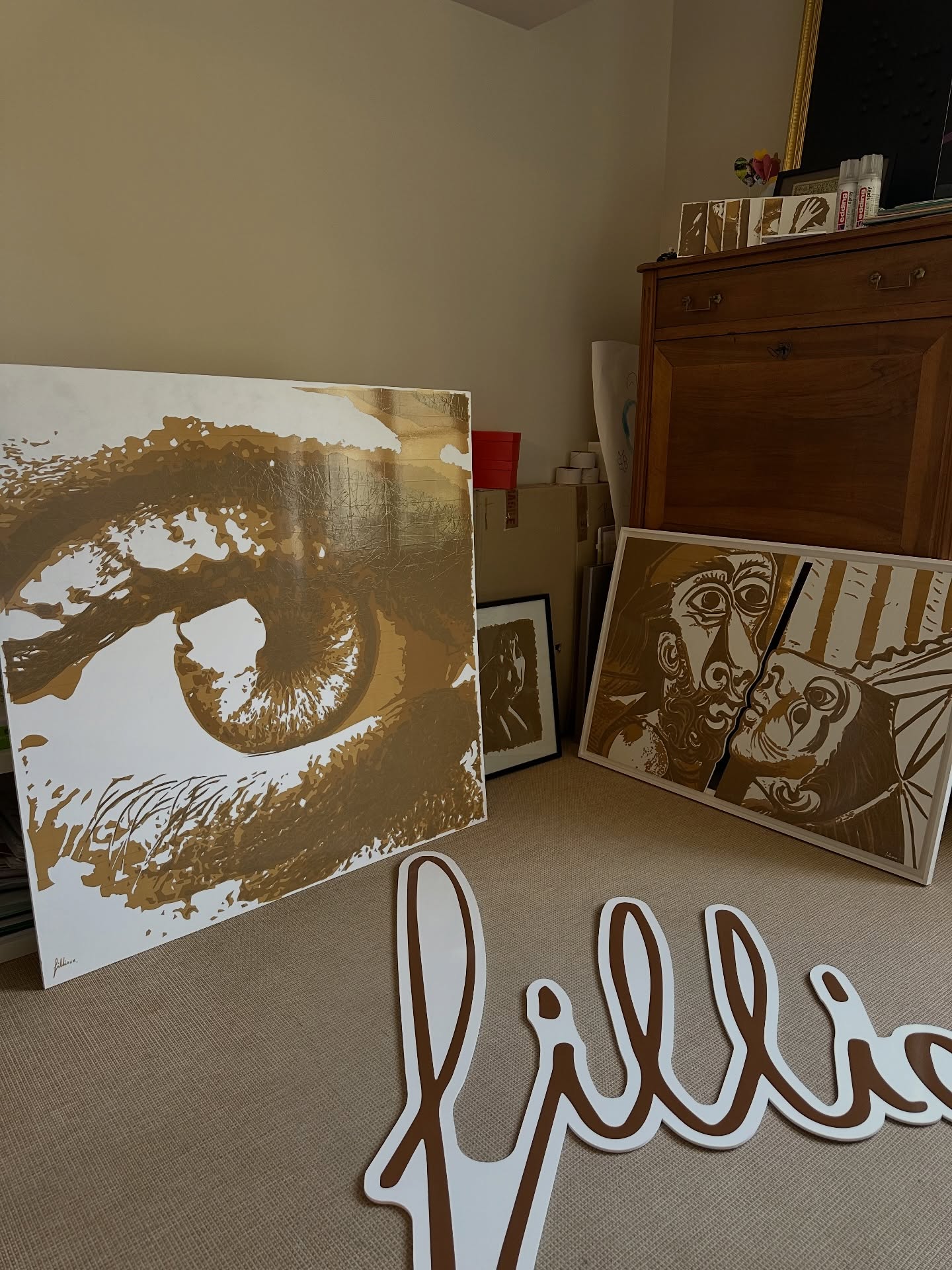 « C’était un de ces jours de mars où le soleil brille chaudement et le vent souffle froid : l’été à la lumière, l’hiver à l’ombre. »
― Charles Dickens
1. Ménage de printemps à l’atelier 🧹
2. Un tapis printanier, un nouveau souffle avant l’été 🌼
3. Challenge 1 semaine - 1 tableau : « Paix » 🕊️
4. Rien n’est plus satisfaisant que cette lumière céleste 🌞
5. Regarder passer le temps 🏎️
6. Challenge 1 semaine - 1 tableau : « sauver ou périr » 🤍
7. Les plus belles lignes que Dieu ait pu créer 🧍🏻♀️
8. Regarder tourner le monde 🌍
9. Challenge 1 semaine - 1 tableau : « Ligne 13 » Ⓜ️
10. Work in progress « chambre 339 » 👄
11. Les plus belles attentions viennent du cœur 💐
12. Challenge 1 semaine-1 tableau : «étreinte silencieuse» 🫴🏼