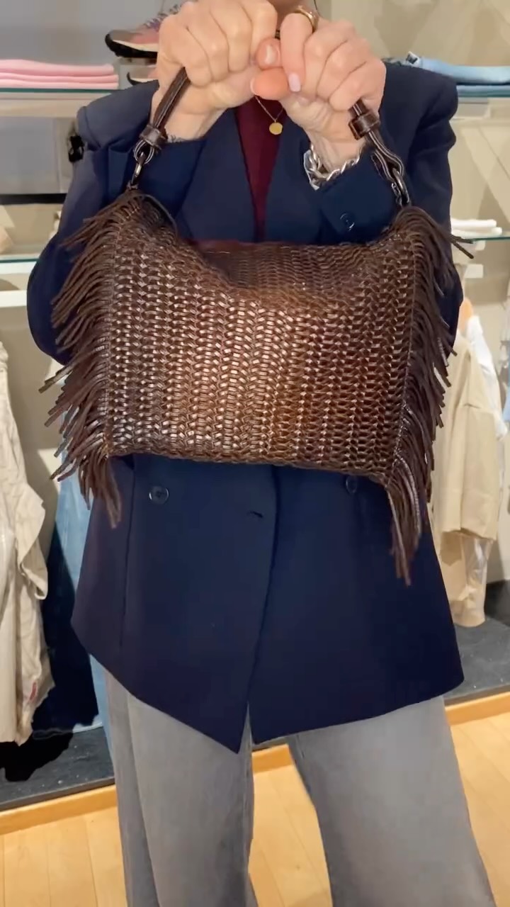 Ma quanto ci piacciono le nuove @reptile_s_house ???
#reptileshouse #madeinitaly #borseinpelle #leatherbag #luxurylifestyle