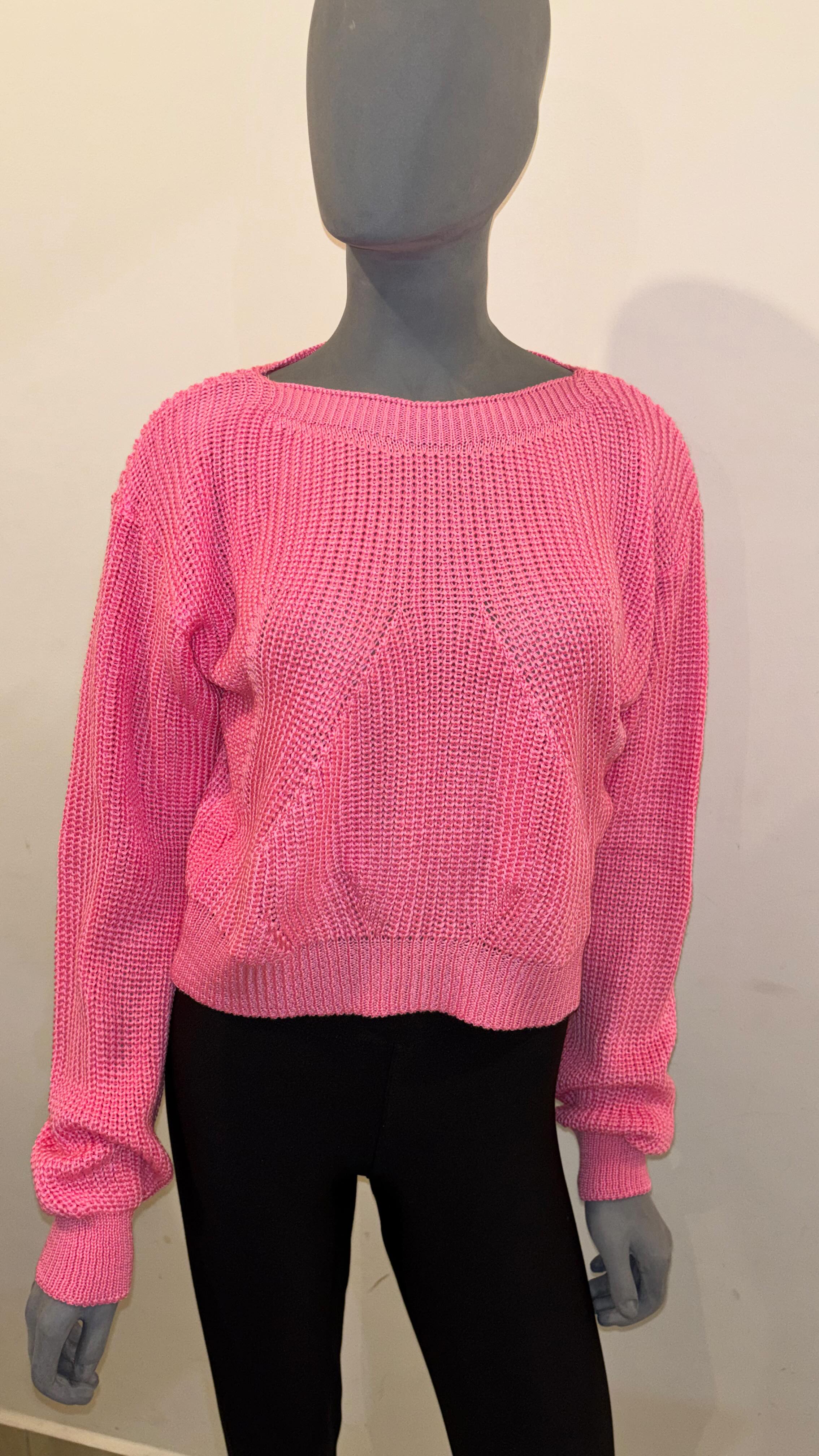 💖 Blusa Tricot Oversized Rosa – Conforto & Estilo
Peça tendência que você vai usar MUITO 🔥
#tricotrosa #blusafeminina #lookcomtricot #modacomestilo #lookconfortavel invernocomestilo modaelegante fashionlook looksimples lookperfeito