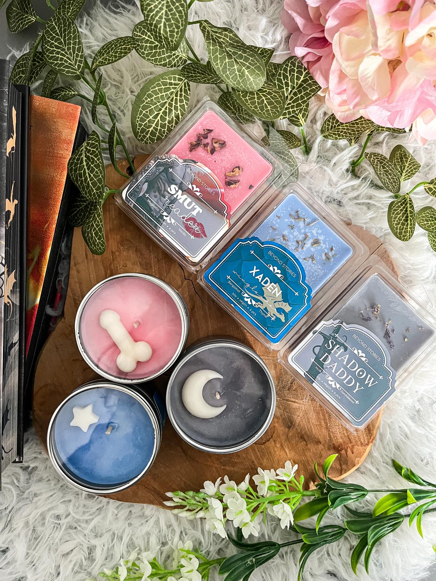 Q; Wat is het smuttiest boek wat jij ooit gelezen hebt? 👀
Deze combinatie aan kaarsen en waxmelts is toch perfect voor tijdens de throne scene? 🥵 IYKYK 👀
.
.
.
#shadowdaddy #xadenriorson #bookishcandles #smut #bookstagram