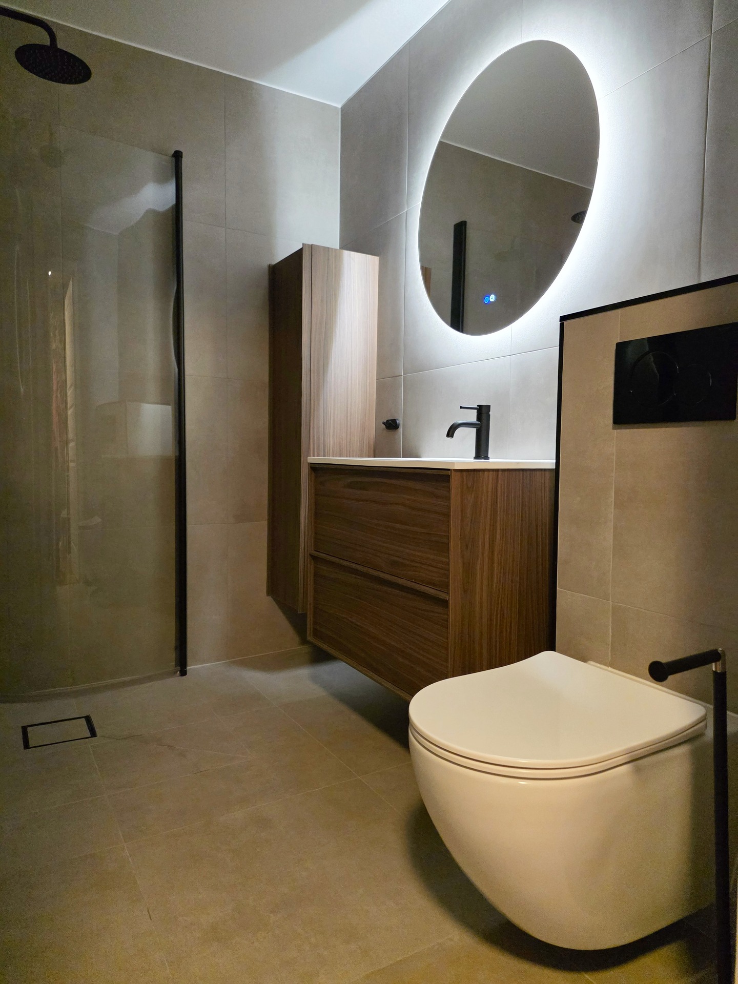 Öresunds Byggentreprenad har framgångsrikt slutfört ännu ett projekt – en badrumsrenovering med inredning från INR och Hafa.
Vi tackar för förtroendet!
#badrumsrenovering #köksrenovering #byggmalmö #renovering #bygg #inr #inrbathroom #badrumsinteriör #badrumsinspiration #hafsa