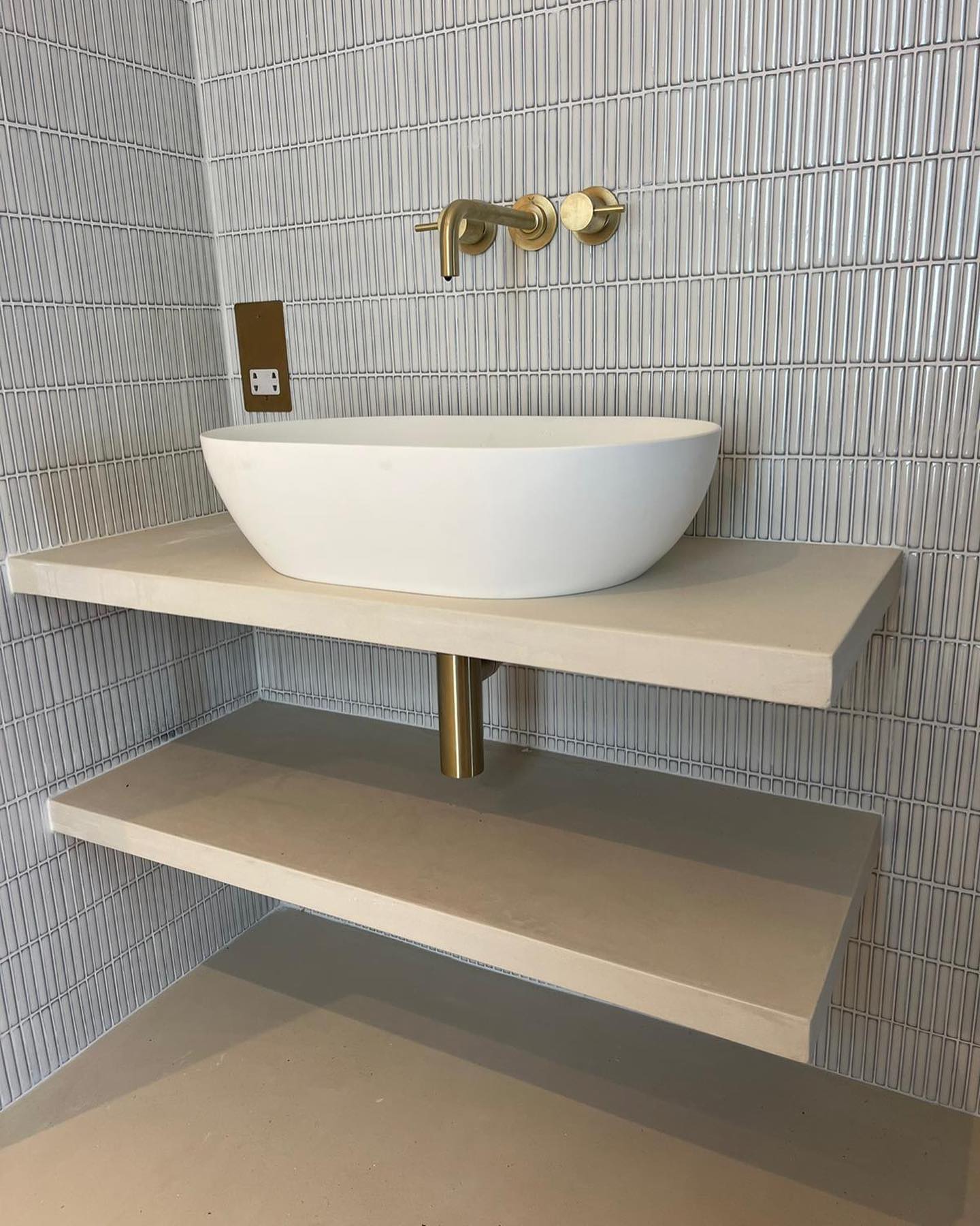 Final look at multiple bathrooms completed by us at one of our jobs in Winchmore Hill! Some lovely looking brushed brass Crosswater concealed valves throughout the house really complimenting the microcement and tiled walls! @dimitri.treppides @angelosnicola π₯