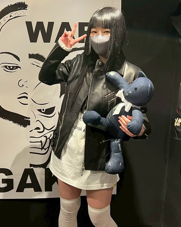 The Art of Sustainability. Giving new life to materials with respect for the environment.
Available online now at Wolf & Badger @wolfandbadger, or visit our Osaka store (the address is listed on our profile)
#TOKKOU #GrinandBear #OkayamaDenim #UpcycledArt #SustainableLuxury #TeddyBearCollector #岡山デニム #アップサイクル #テディベア #一点物