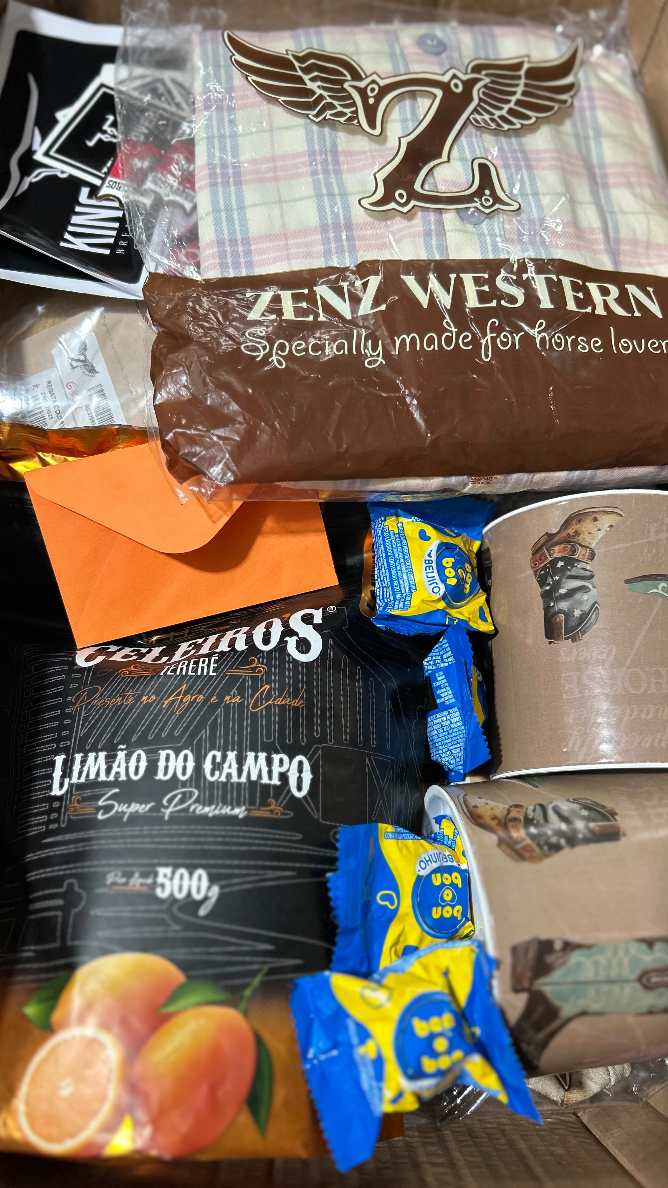 Preparando mais um envio para a cidade de Ponta Porã para deixar uma mulher e suas filhas ainda mais lindas e confiantes 🤎🤠
A próxima encomenda 📦 pode ser a sua 🤎🙏🏻
#country #zenz #agro #reels #rodeio