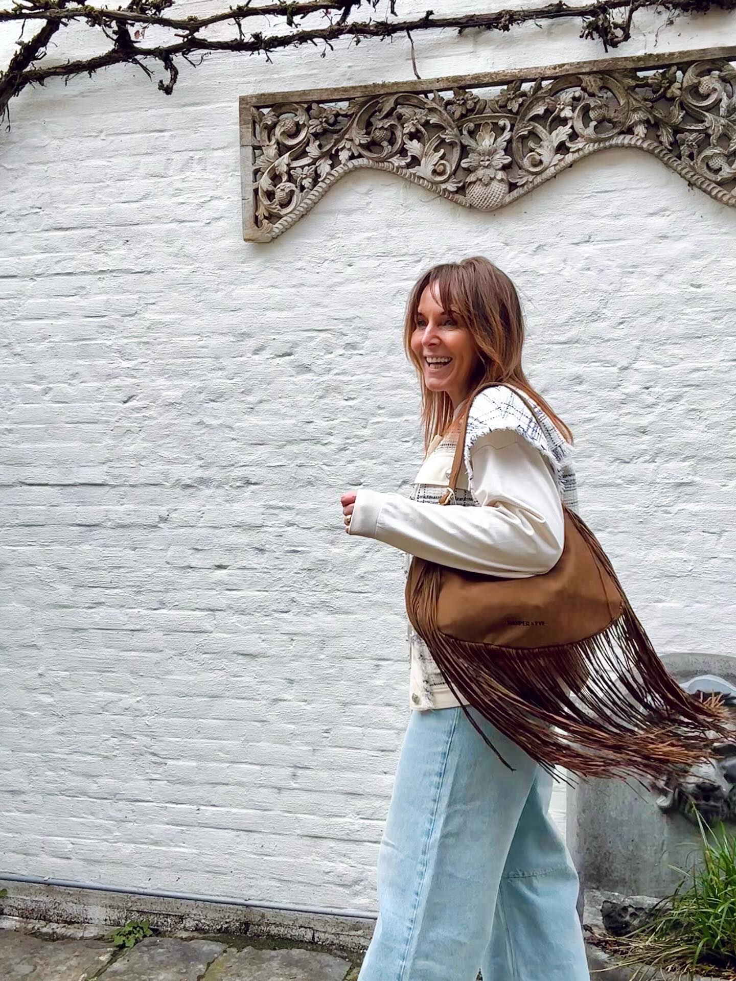 Weekend vibes incoming… 🤠
Zachte tinten, comfy fits & een statement bag 🤎 LOVE these fringes!
Waistcoat @pulzjeans 99,95€
Bag @harperandyve 89,99€
Jeans @heyanno_ 149,99€
Happy FriYAY!!! 🤸♂️
#fridayfit #fringesbag #effortless #newinstore #fridayvibes