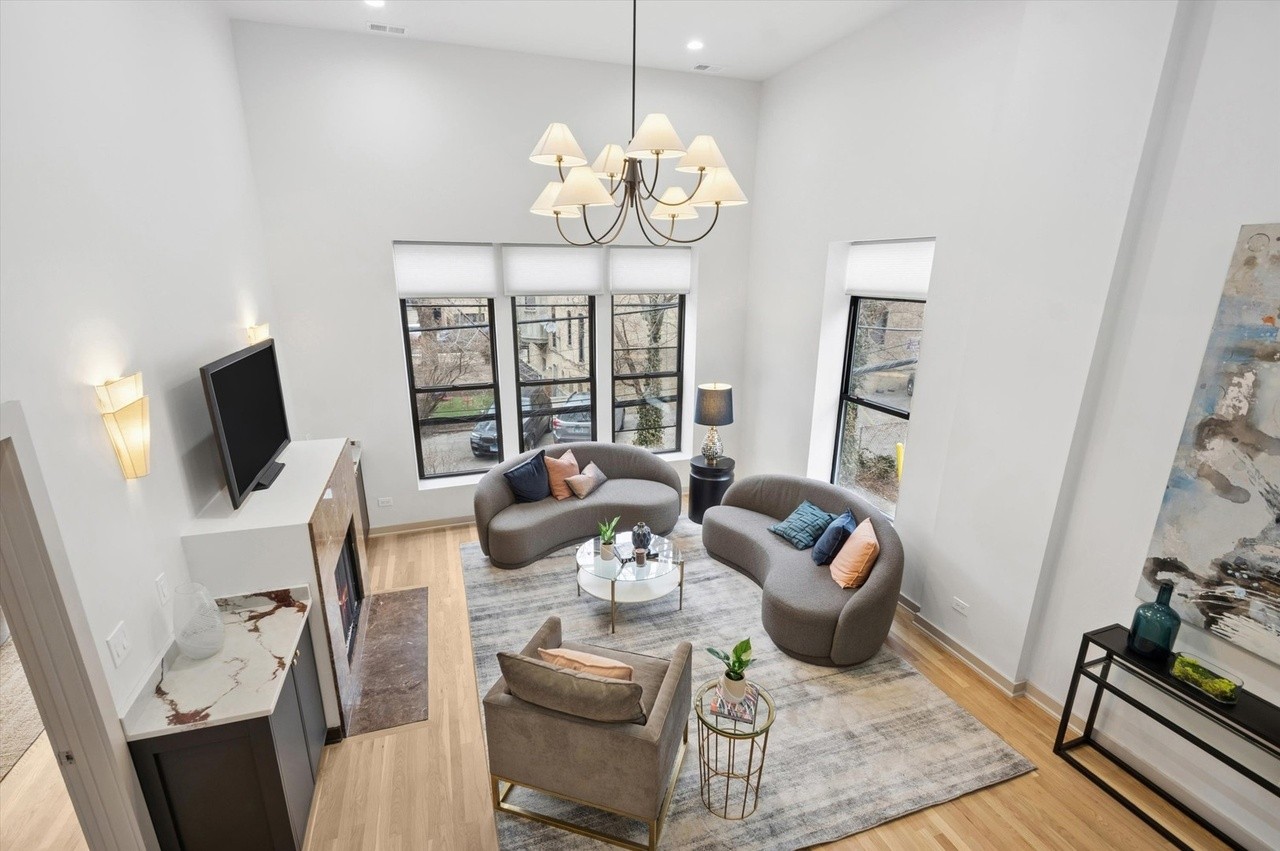 Take in the view from above! #chicago #chicagorealestate #havenhomestager #chicagohomestaging #stagingworks #stagingsells #staging #homestaging