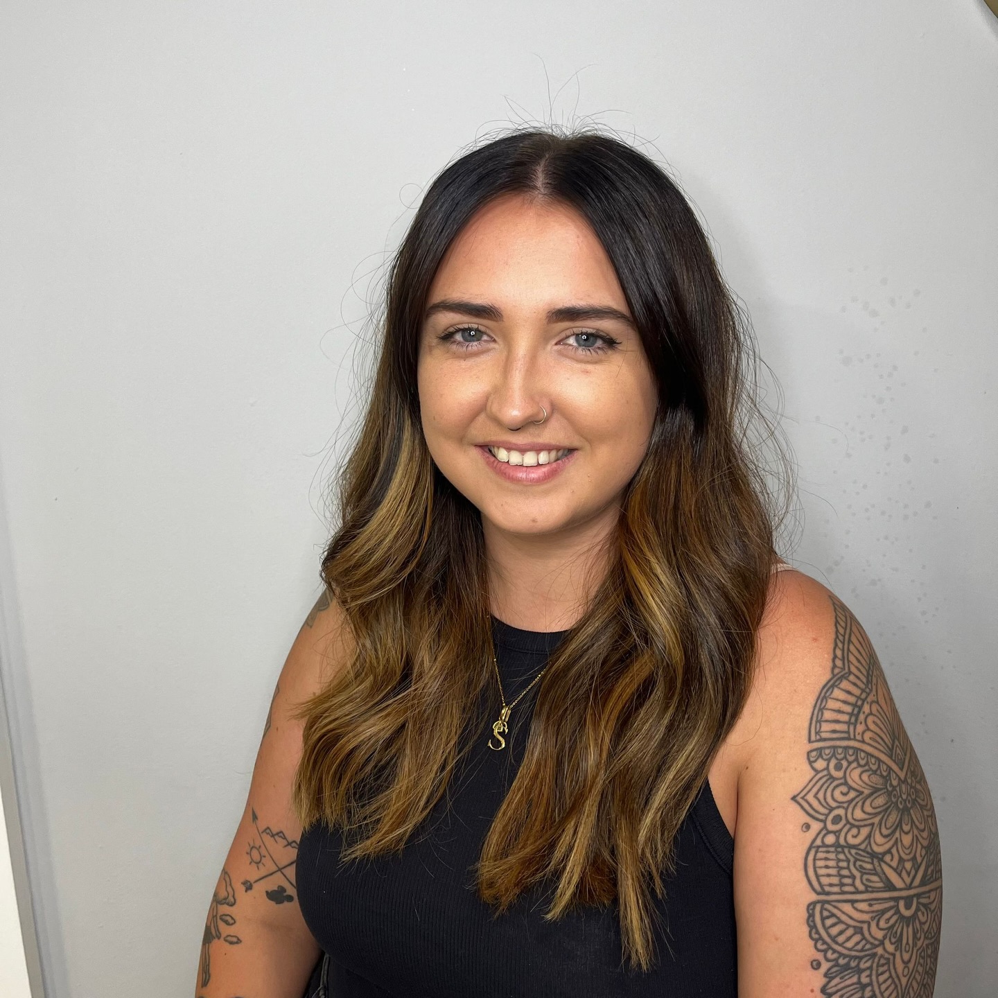 Libby - Creative Colour Director
Libby has been hairdressing since 2015. She loves her job and always leave my clients feeling great about their hair. Libby loves having a challenge, so colour changes and balayage’s are my favourite. She is a confident unisex hairdresser in colouring and cutting. Libby thrives on keeping on trend with the latest looks inspired by REDKEN and other brands within our industry.
Libby works :-
Tuesday 930-4
Friday 930-4
Saturday 9-5 (once a month)
Book now via the link in our bio 🤍
#salon167davidlloyd #salon167hair