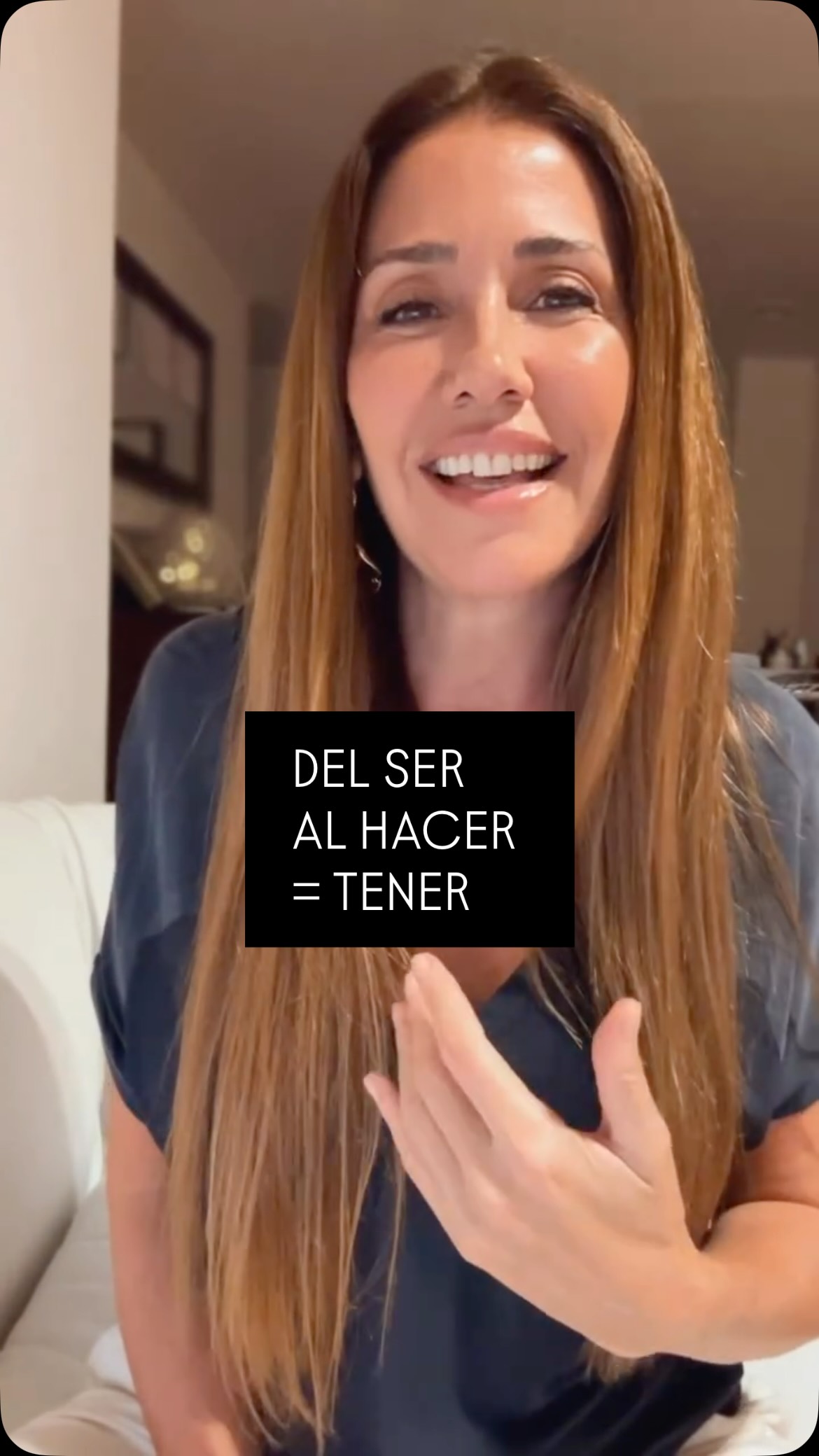 En tiempos que te empujan a lograr, correr y llegar rápido, volver al cuerpo es un acto de verdad y coherencia.
Porque sin reorganizar tu neuroquímica, vas a seguir repitiendo el pasado aunque digas que querés cambiar.
María