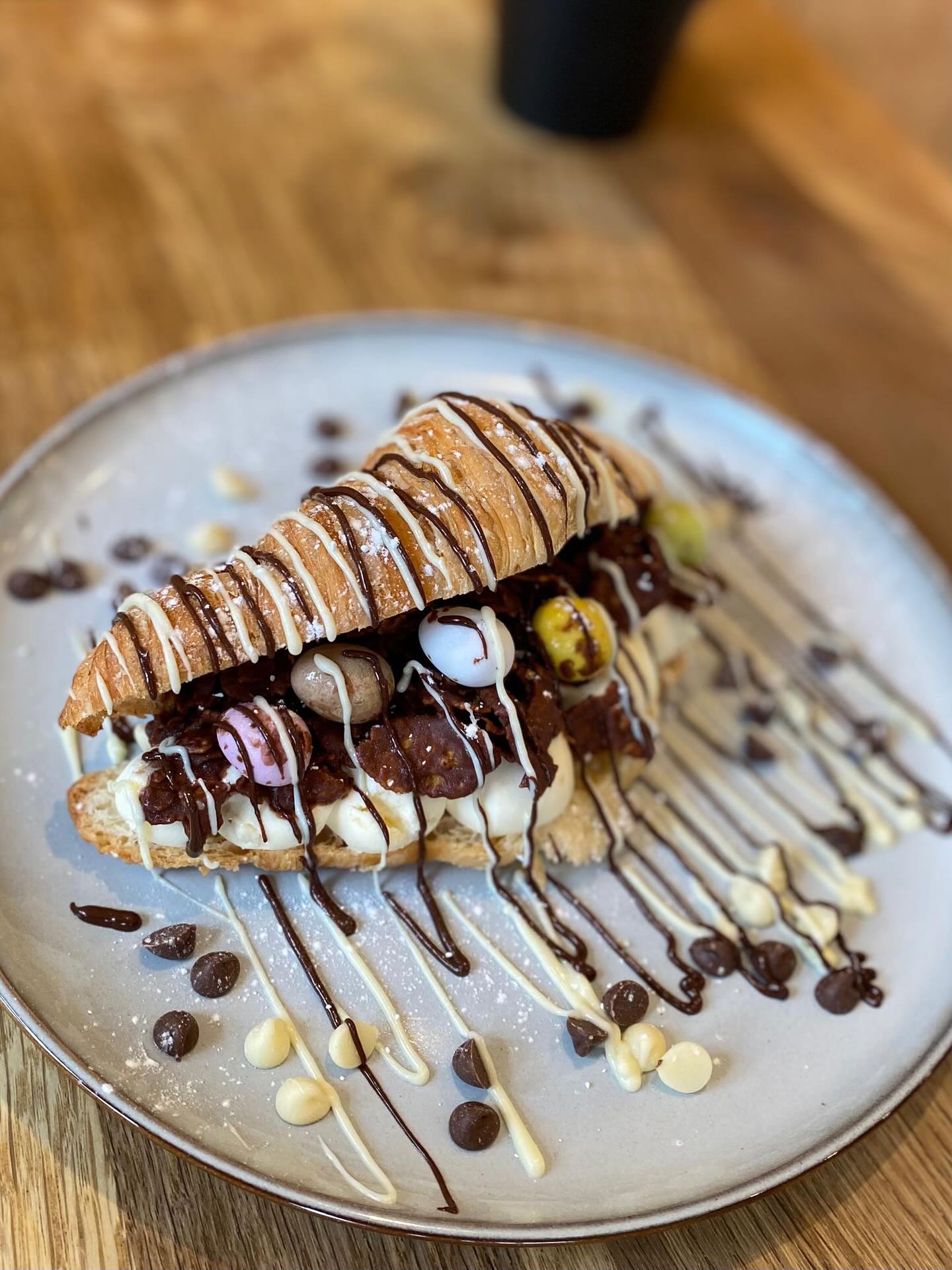What better way to get you through the Easter holidays than some well deserved treats from us. We have some delicious Easter bakes planned & are prepping for the bank holiday weekendšš£
#eastertreats #gettingyouthroughtheweek #chocolatelovers