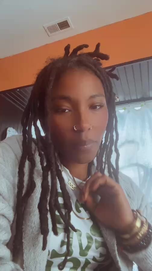 Today we chatted with Akua Providence of @lifeshinehealthwellness about tomorrow “RECLAIMING LOVE IN COMMUNITY” workshop 🌹 if youre a woman who’s experienced any type of loss or grief. This is for you!