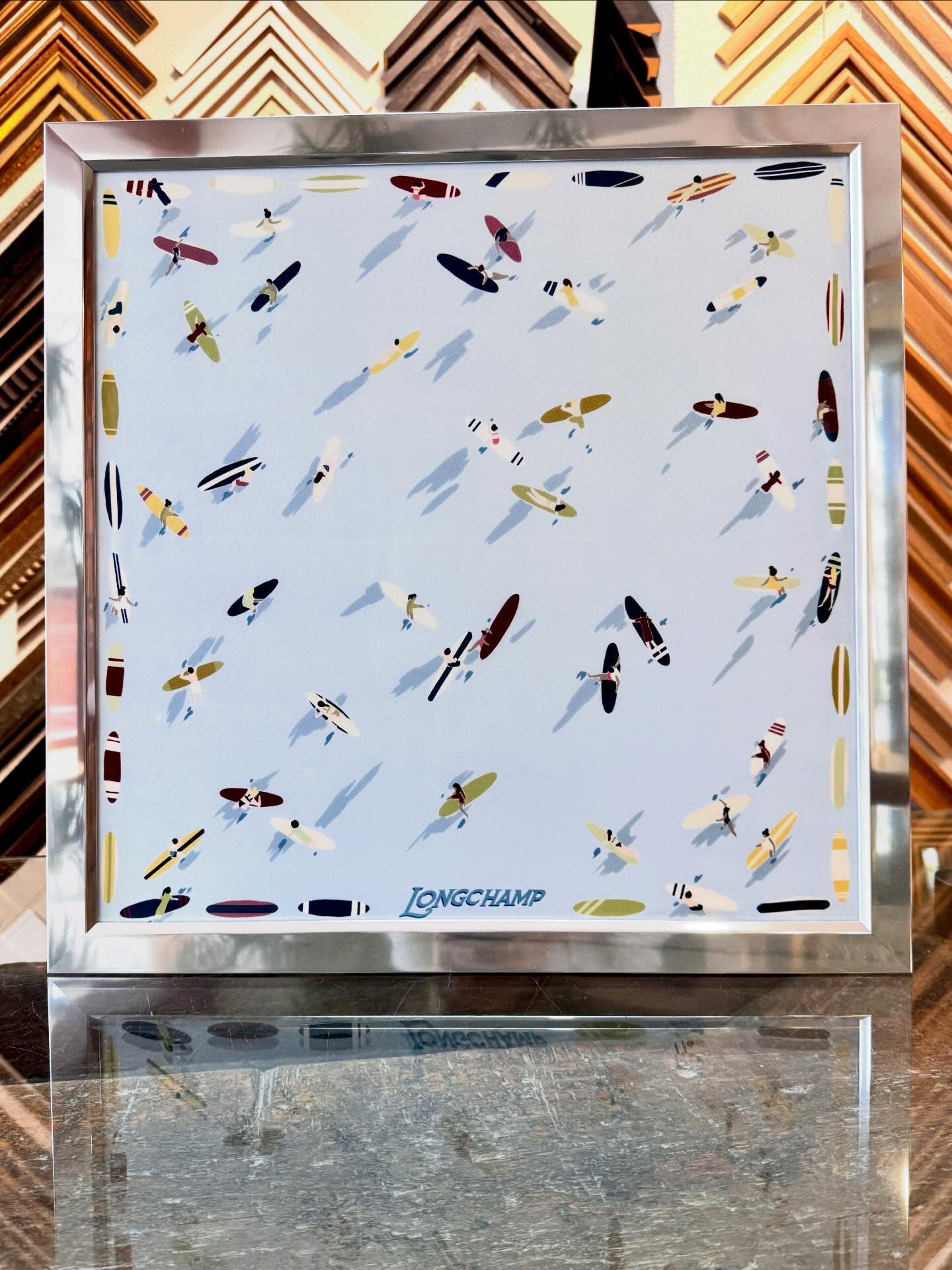 Prêt pour le grand bleu. 🏄♂️ Encadrement d’un foulard Longchamp dans un cadre en aluminium 🖼️
Ready for the deep blue. 🏄♂️ Longchamp scarf framed in an aluminum frame 🖼️
#Longchamp #CustomFraming #encadreur #art #cadre