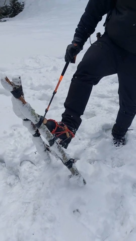 Raquetas de emergencia/fortuna en el curso Alone Nieve de @vila.outdoors
.
Con @fulletardit @egor_fer @ivoridental @enricbigas @panex82 @instintoanimalsurvival