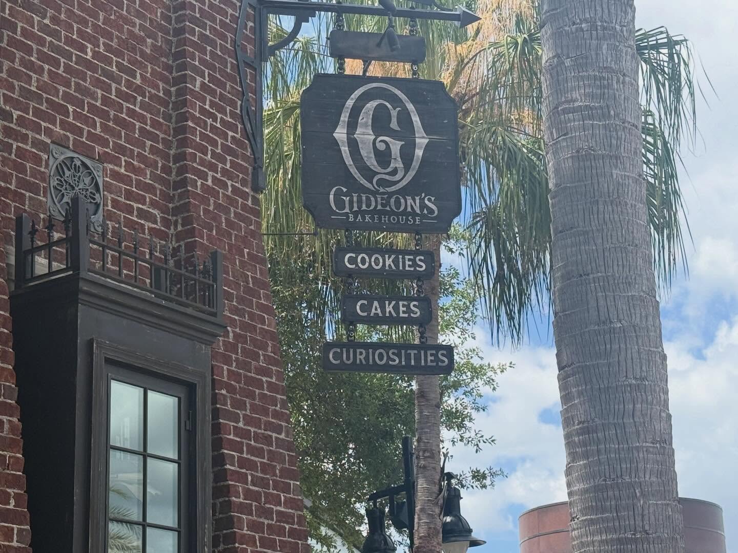 Tuesday we decided to check out Disney Springs. It’s been years since we were last there (like 5+) but we were happy to see some of our favorites are still there (mainly Gideons 🤣). Crowds weren’t too bad and although it was a little warm, the weather was beautiful.
#disney #disneysprings #traveldiaries #retirementlife #retirementtravel