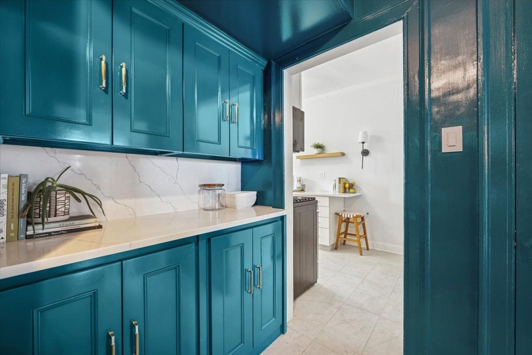 Loved working with this color-drenched pantry! The vibrant hues created such a warm and inviting space. #inspo #chicago #chicagorealestate #havenhomestager #chicagohomestaging #stagingworks #stagingsells #staging #homestaging