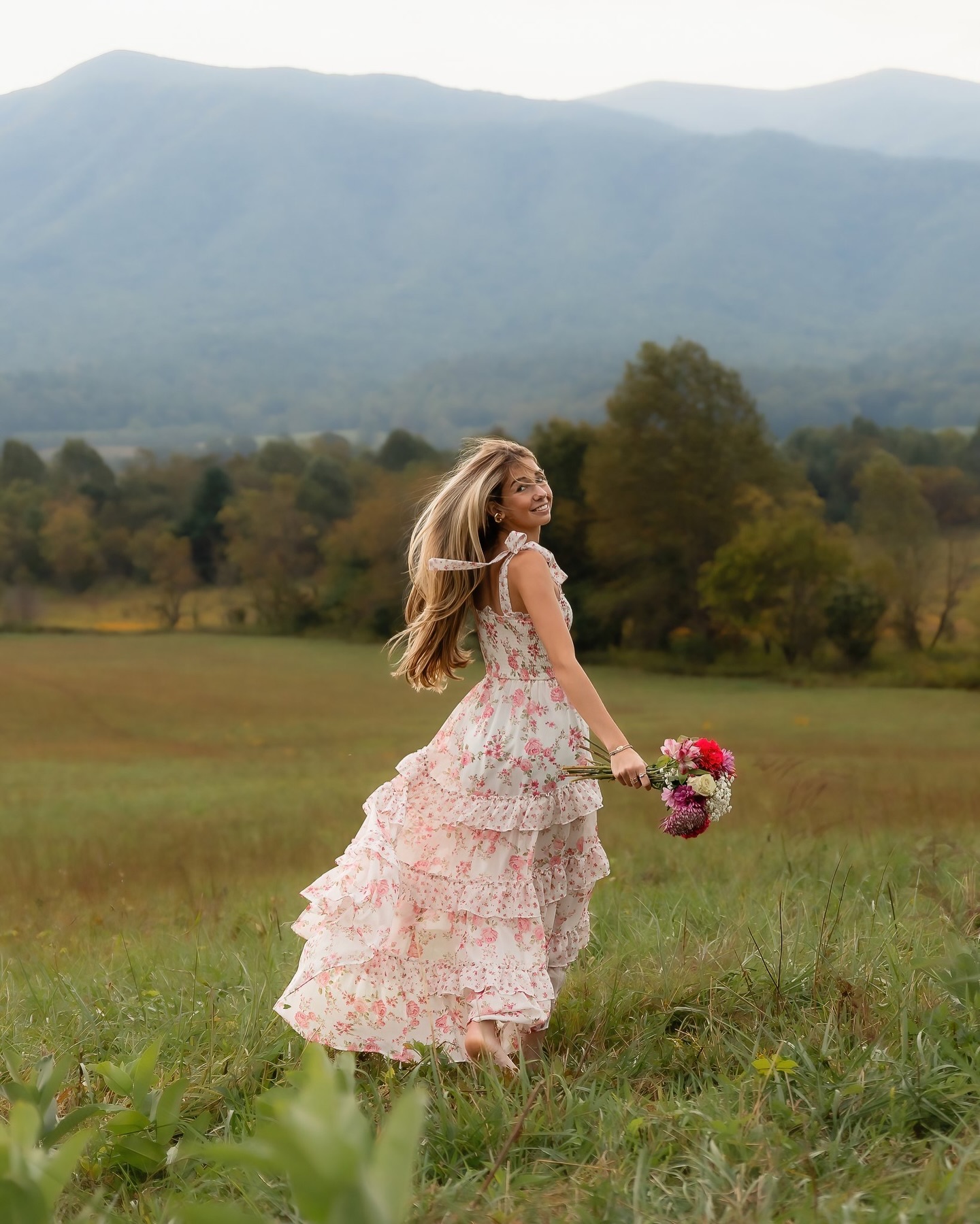 You think storm clouds will ruin your senior session…
But this is what they actually do. 🤩
Dramatic.
Cinematic.
Beautiful! 🙌🏻