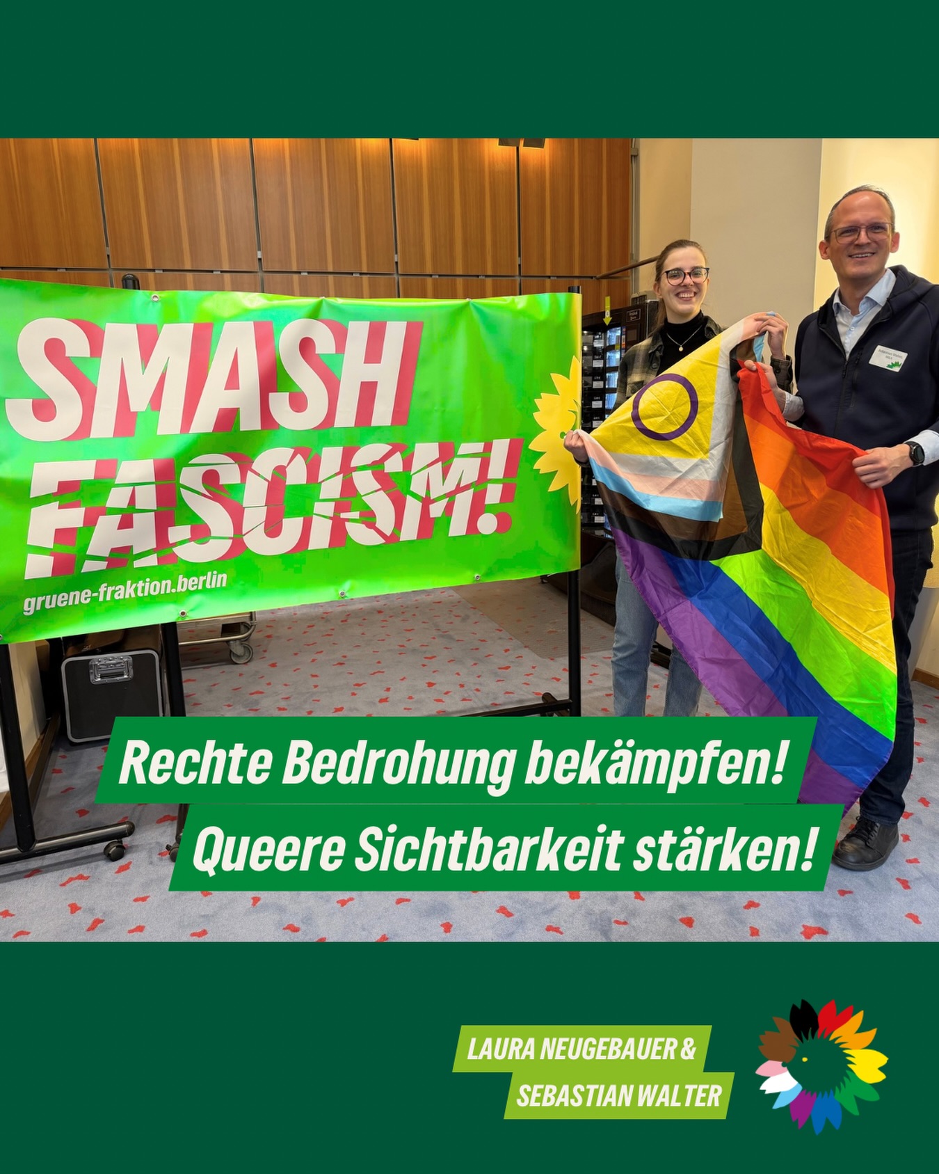 Queerfeindlichkeit ist fester Bestandteil rechter Ideologien – und ist längst auch in Berlin eine wachsende Bedrohung. So sehr, dass der Verfassungsschutz ihr 2025 ein eigenes Kapitel widmete.
Im Workshop „Rechte Gewalt gegen queere Menschen“ auf dem Fachtag „Gemeinsam gegen Rechtsextremismus“ unserer Fraktion haben wir darüber gesprochen, wie wir queeres Leben, Einrichtungen und CSDs besser schützen können.
Queerfeindlichkeit und Antifeminismus - insbesondere Transfeindlichkeit - dienen den Rechten als Brückenideologien, um ihre Ideologie in die Mitte der Gesellschaft zu transportieren. Das ist gefährlich. Aber wir halten gegen❗️
Was muss die Politik jetzt tun❓Was braucht die Zivilgesellschaft – und was wir als Community❓
Gemeinsam haben wir diskutiert, Perspektiven geteilt und nächste Schritte gedacht. Dazu gehört:
➡️ Die Landesstrategie gegen Queerfeindlichkeit darf kein Papiertiger bleiben, sondern muss mit finanziellen Mitteln ausgestattet und allen Senatsverwaltungen umgesetzt werden.
➡️ Queere Einrichtungen und Strukturen brauchen als „Safer Spaces“ und Empowerment-Orte eine verlässliche Unterstützung.
➡️ Prävention ist wichtig! Queere Bildung darf nicht aus ideologischen Gründen gekürzt, sondern muss ausgebaut werden