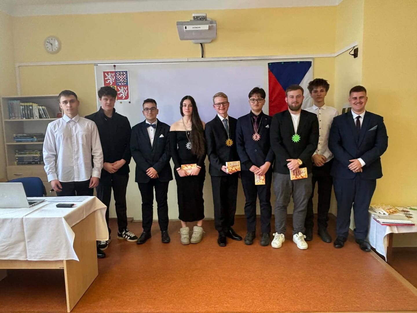 Naše legendy z výučních oborů za sebou mají obhajoby svých závěrečných prací, které dopadly na výbornou! Gratulujeme borcům z OB3, SM3, ES3 a IS3! 👑