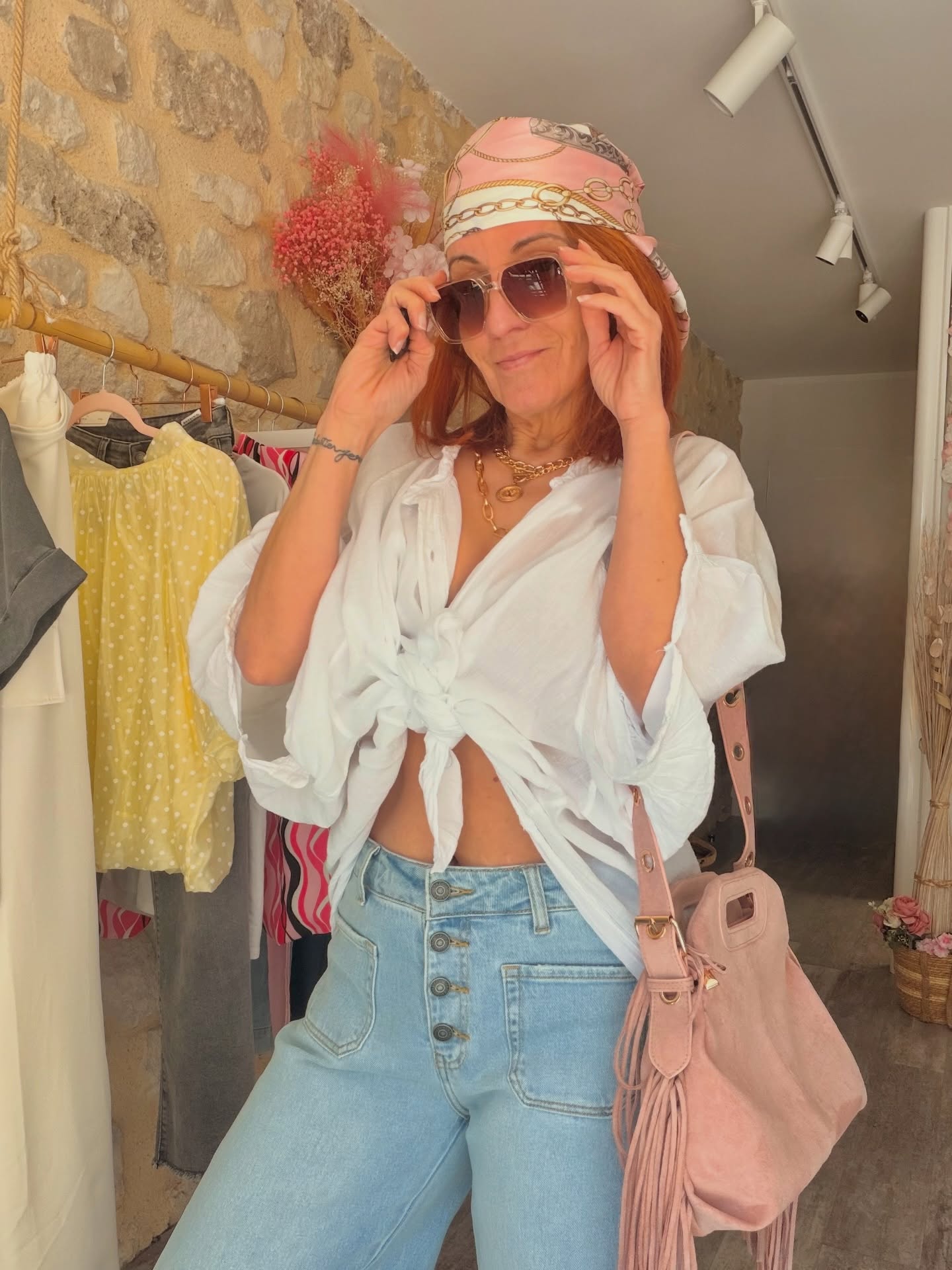 Pour un look boho chic, les chemises Eva seront parfaites pour ces looks ♥️ existe aussi en kaki. #mademoiselleksigean #blousestyle #bohochic #mode