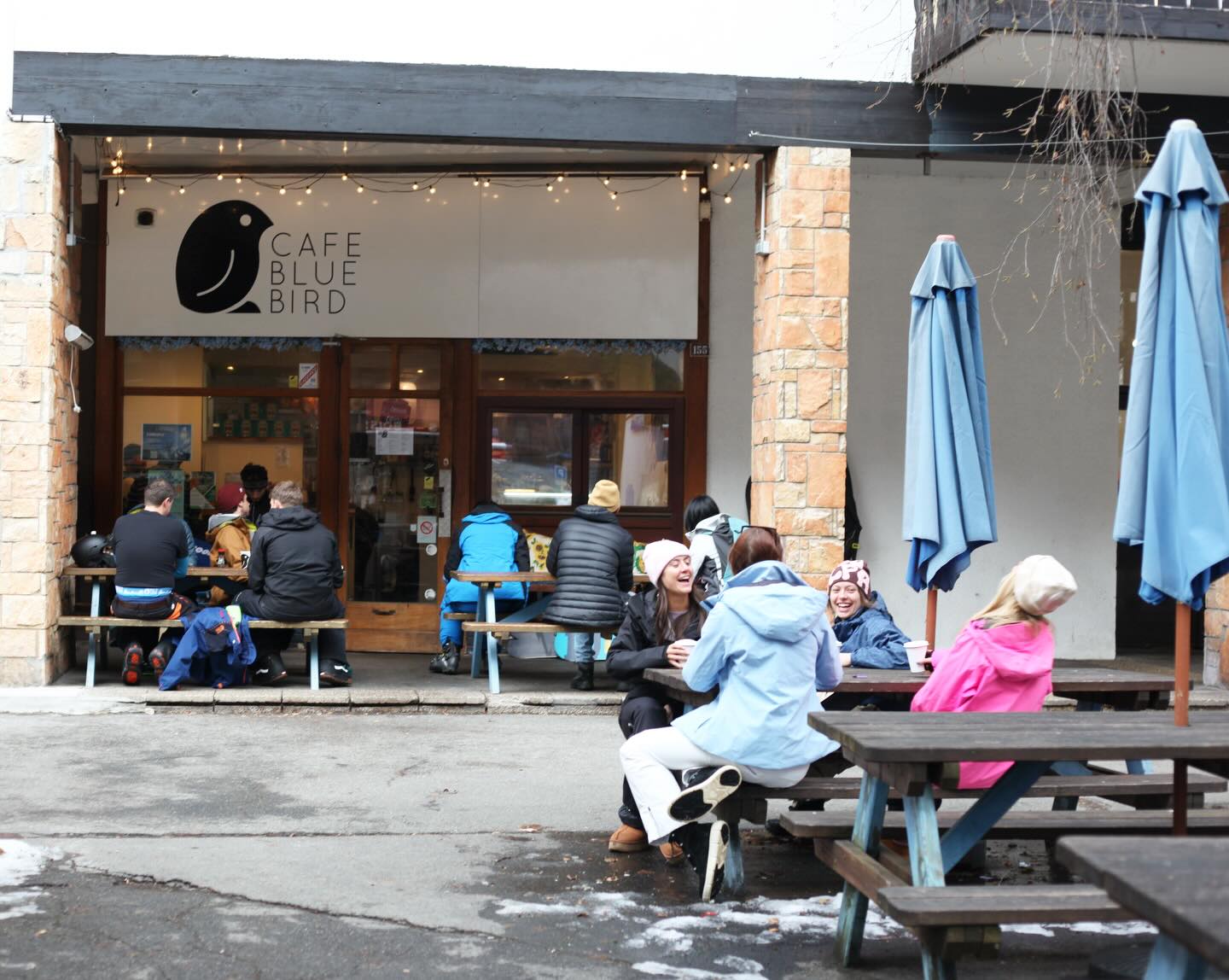 Snow on the ground, smiles all round
#cafebluebird #snow #chamonix #takeaway #outdoorseating