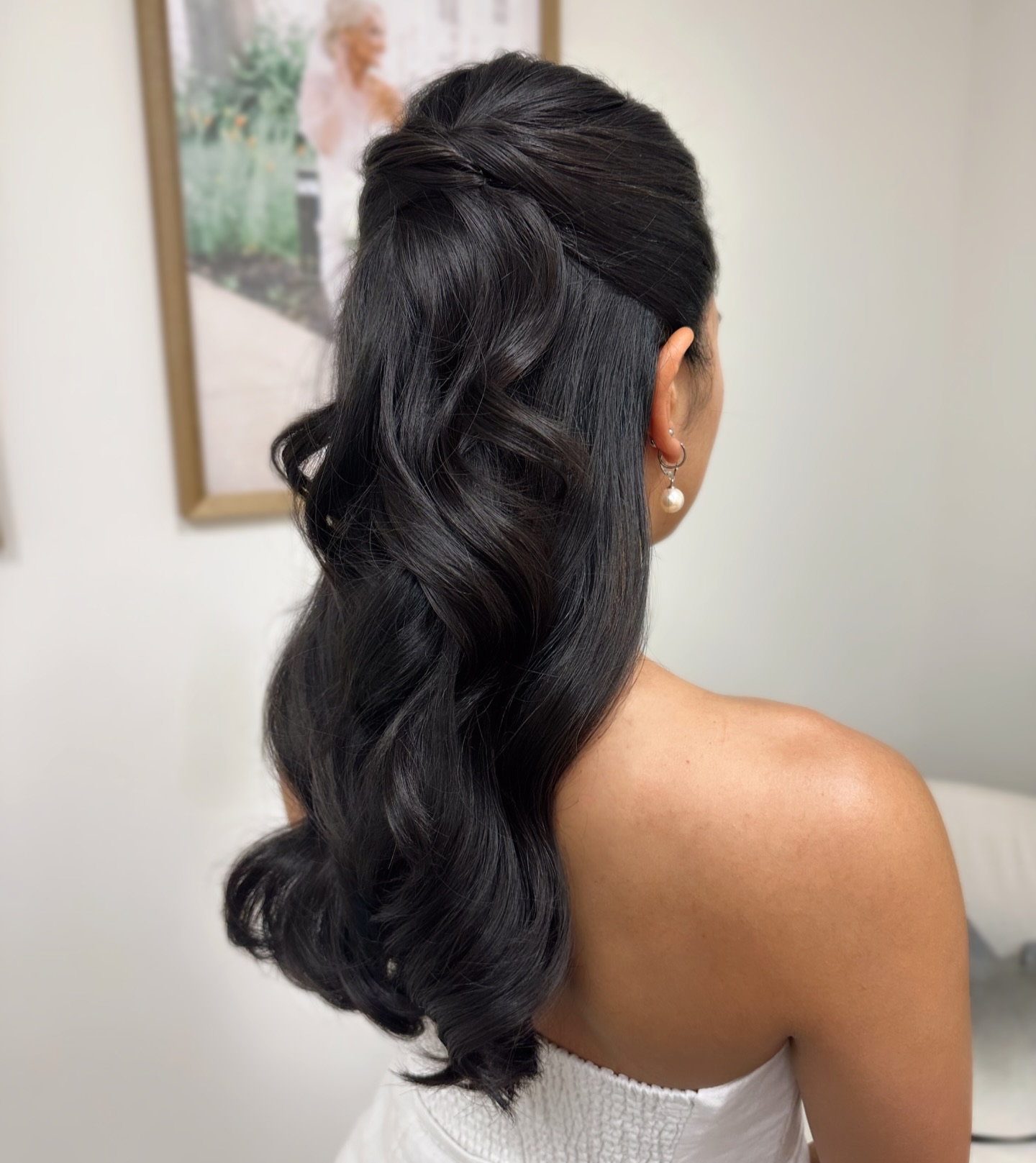 Sleek half up styles are a fav this season 🤩
#dmvhairstylist #dmvweddings #bridalhair #halfuphalfdownhairstyle #weddinghair