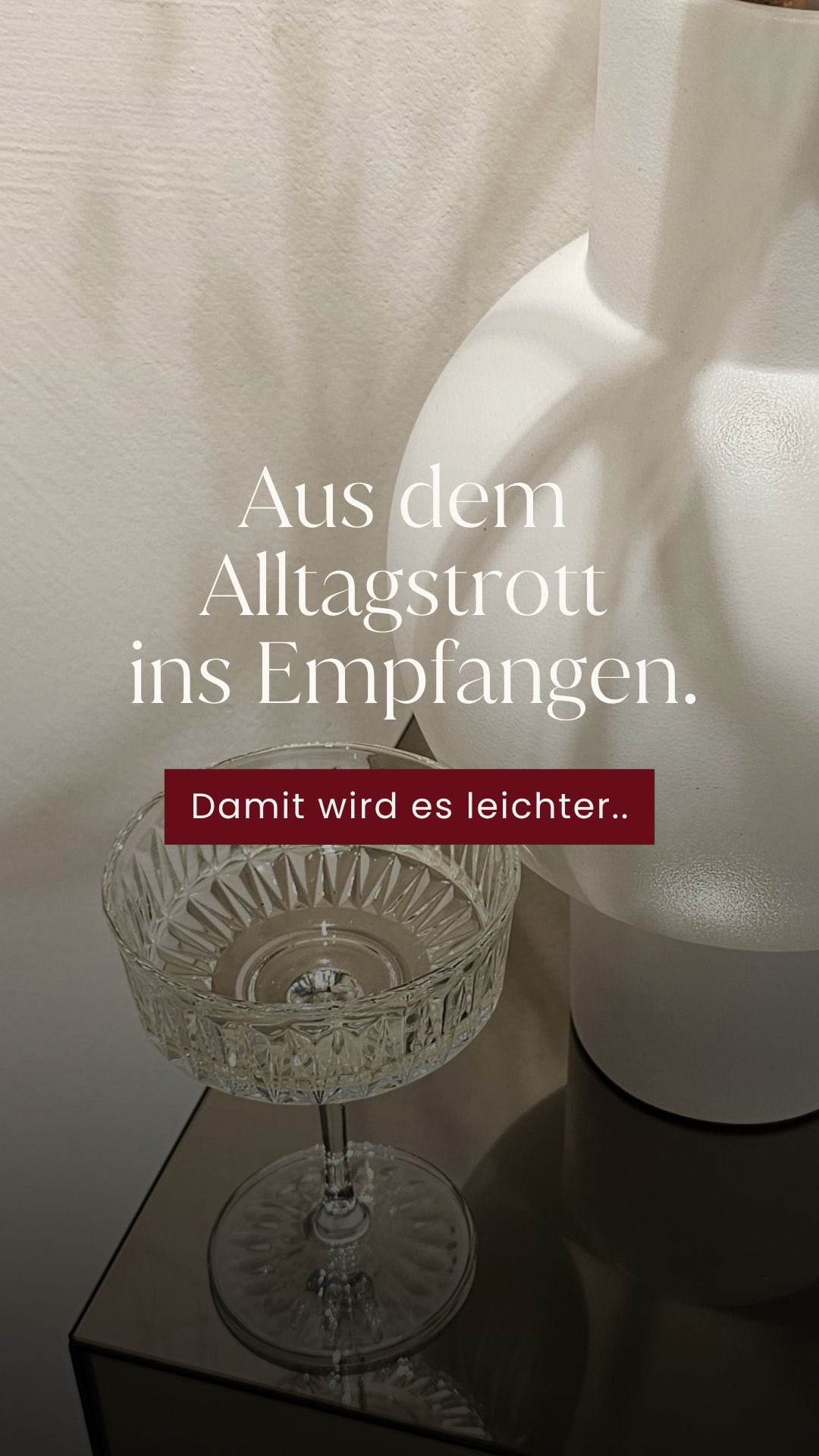 Die harte Wahrheit: Kein Mensch wird dir je einen Preis dafür geben, dass du alles alleine trägst. Dafür kostet es dich Energie, Freude, deine Beziehungen, und irgendwann dich selbst ...
Frag dich also heute ganz bewusst: Womit könnte mir jemand gerade etwas Gutes tun, und wo könnte ich danach fragen?
Es muss nichts Grosses sein, ein kleiner Schritt, und dann noch einer genügt. Denn Empfangen ist auch eine Fähigkeit, und du darfst sie neu lernen. Sodass du wieder leichter und leichter werden darfst, entlastet wirst, und wieder zurück zu dir kommst – in ein genährtes Leben. Das für dich ist und dich nicht erdrückt. 🤎
Folge mir @fabiennebreu_ für mehr rund um ein Leben, das sich leicht und lebendig anfühlen darf. 🍒
Lots of Love, Fabienne