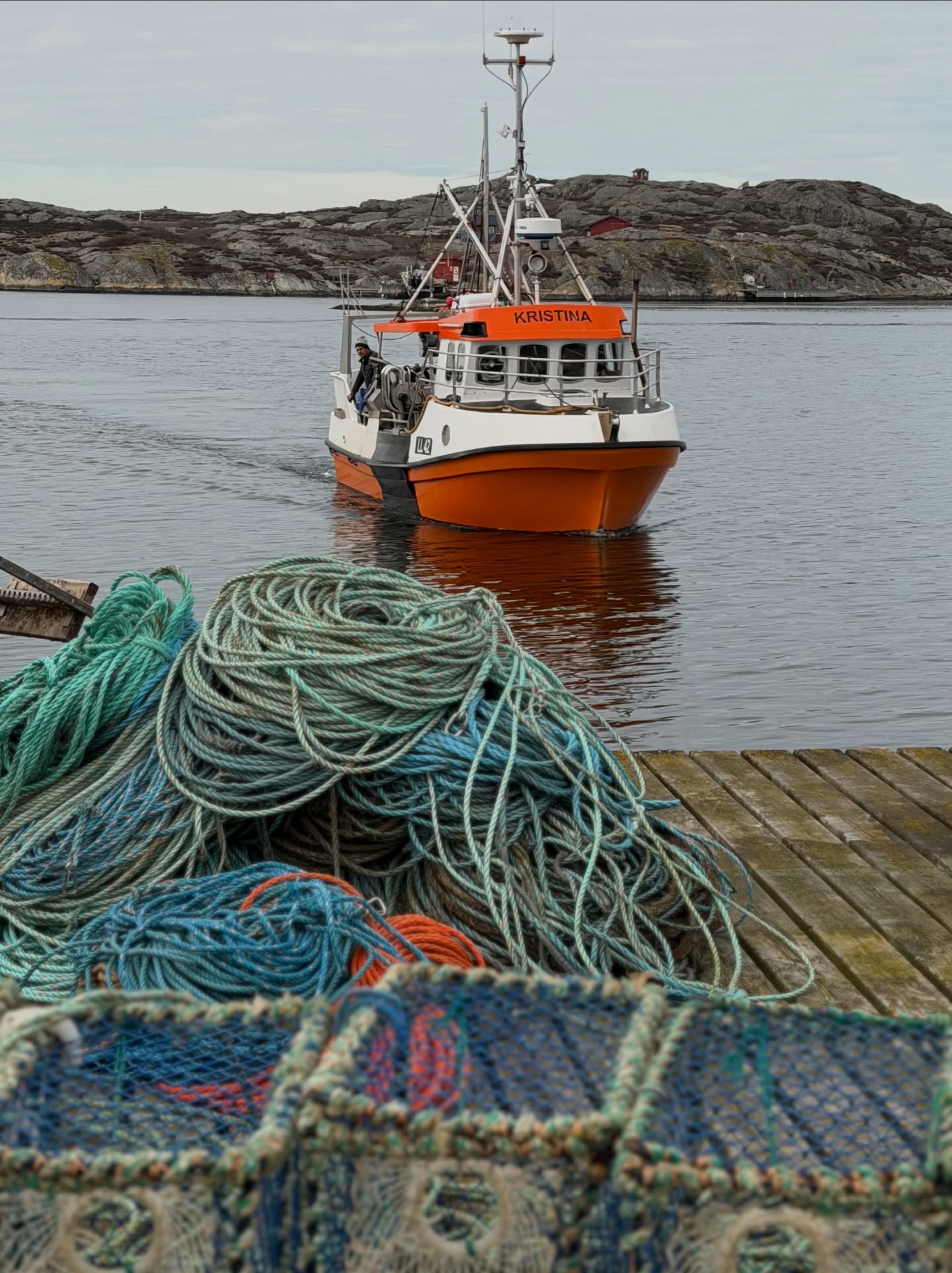 Nu är kräftburarna i för säsongen. Ett vårtecken gott som något!