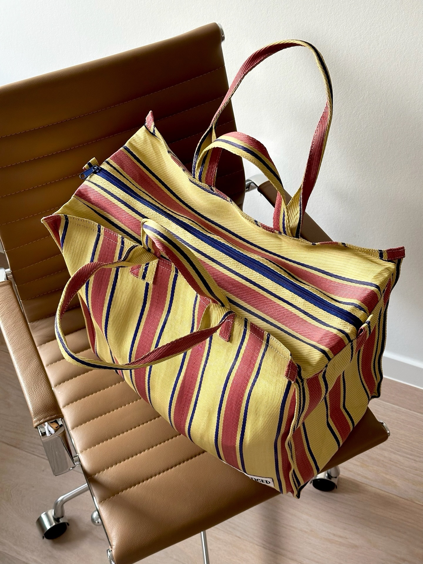 A bag that follows me everywhere I go. Originally designed as market shopper, now my everyday essential — from groceries to my laptop and other business stuff in between… and soon to be my mom bag 💕
__
#studionoticed #shopper #weekendbag #giftsforher