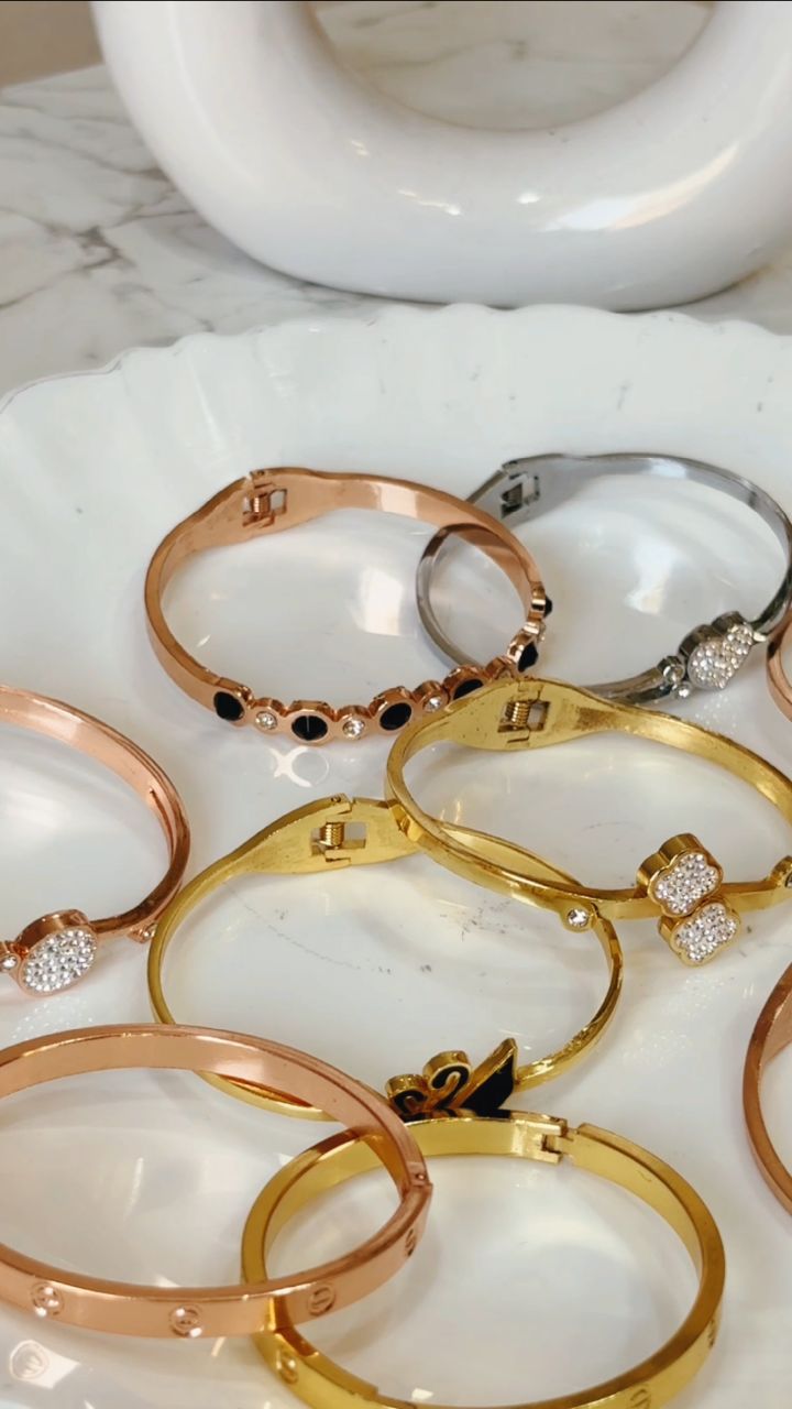 Minimal shine. Maximum statement. ✨
Venerra Jewellery — because elegance should never be loud… just unforgettable.
#venerrajewellery #minimalluxury #everydayelegance #jewellerylovers #stylestatement