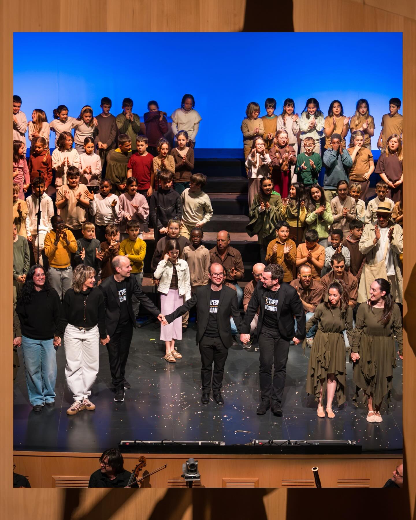 🎭🎶🩰 L’Espill Encantat tanca una nova edició amb un èxit que ens emociona.
❤️ Gràcies a tothom qui ho ha fet possible, especialment a l’alumnat, al professorat i als centres educatius que ens heu fet confiança.
✨ “El record més pur és sempre el de la música”
…
📸 @marcllorensguim
…
#espillencantat #cultura #educació #comunitat
…
👉🏻 Organitza: @ccsegarra
👉🏻 Produeix: @conservatoricervera
🤝🏻 Amb el suport de: @cultura_cat · @educaciocat · @diputaciolleida · @ieilleida · @ajguissona · @paeria.cervera · @sesegarra · @plaeducatiuentornguissona · @pla_educatiu_cervera · @apropacultura
🤲🏻 Col·labora: @teatreateneuguissona · @museudeguissona · @edmontseesteve · @margeners · @escolamusicaguissona · @gegantsdeguissona · @espasescervera
🫶🏻 Mecenes: @bonareaoficial_cat