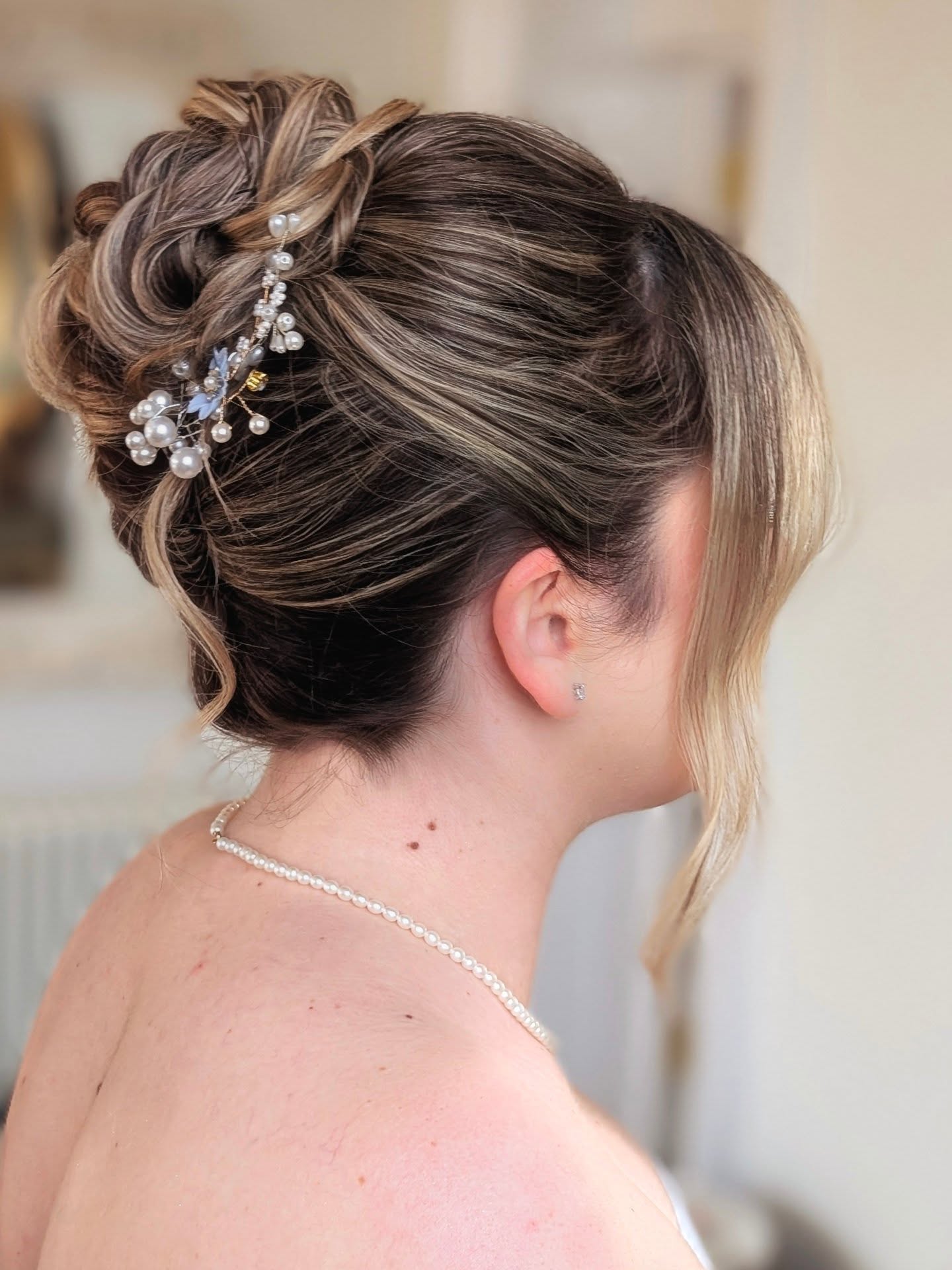 High, textured, romantic updo — this is going to be a firm favourite for bridal parties this year and I am totally here for it! 🤍
Loved adding Diana's something blue, borrowed from her maid of honour ❤️
#bridalhair #bridalhairandmakeup #bridalstylist #bridalupdo #texturedupdo