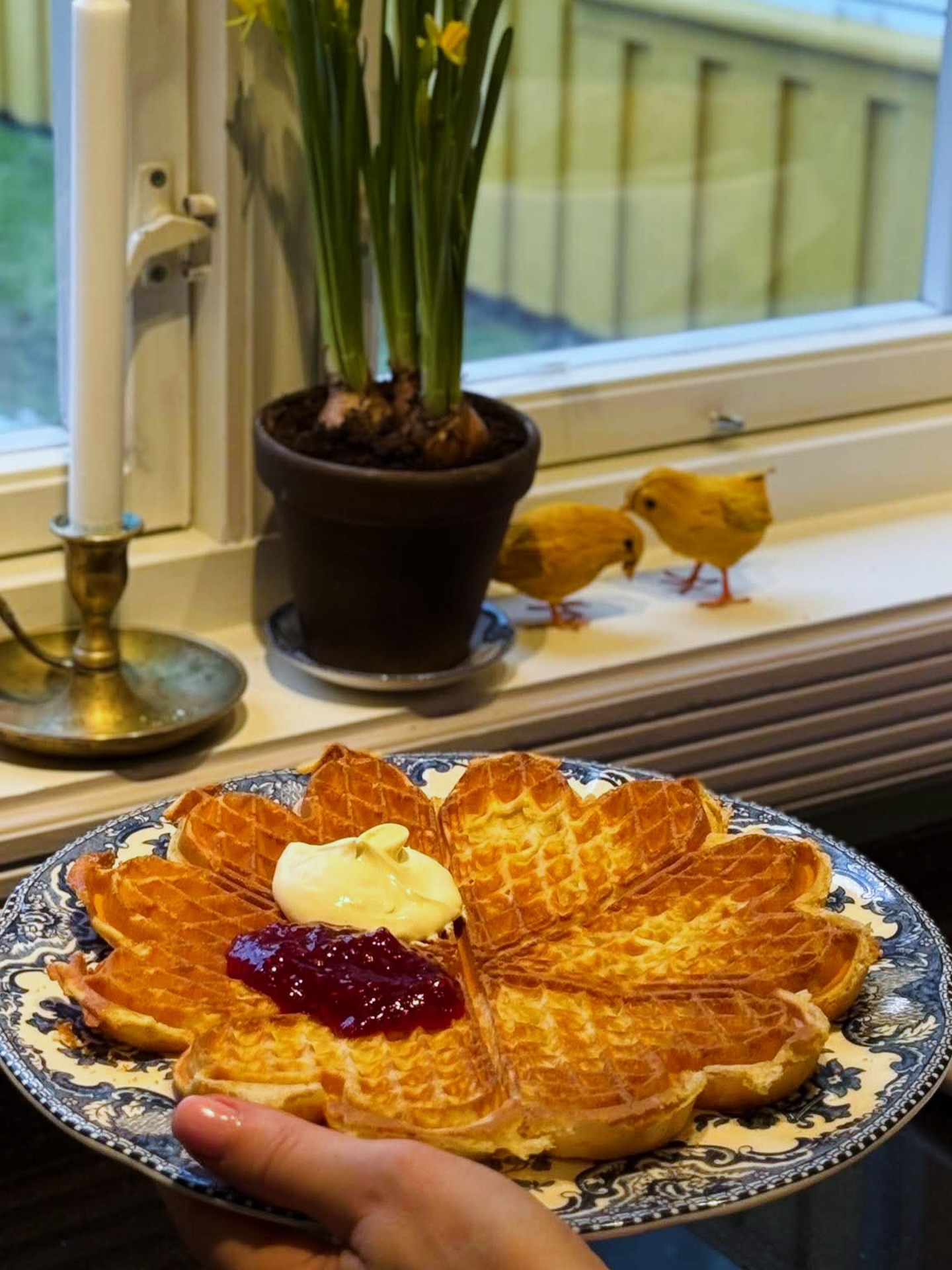 Vaffeldagen på Kleivstua! 🥞
I dag sprer vi ekstra glede i våre møterom med nystekte vafler til alle konferansegjester.
Men visste du at du ikke trenger en spesiell anledning for å nyte dette hos oss? Som overnattingsgjest på Kleivstua får du alltid nystekte vafler til frokost, hver eneste dag, hele året.
Velkommen til en smakfull start på dagen på toppen av Krokskogen!
#kleivstua #kleivstuahotell #møtestedetpåkrokskogen