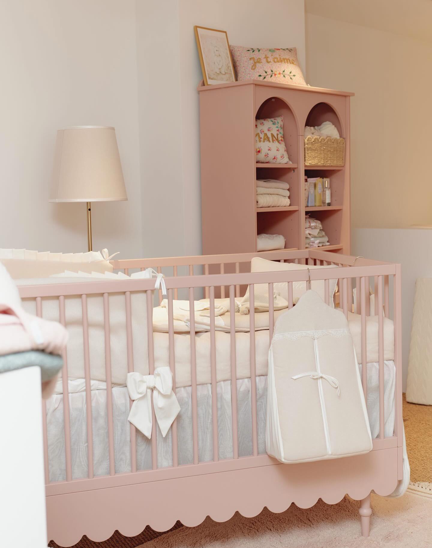 ✨ Een stijlvolle start voor het allermooiste begin ✨
Ontdek onze exclusieve selectie nursery essentials met zorg gekozen voor ouders die enkel het beste willen.
🤍 Verfijnde uitzet & tijdloze babymeubels
🤍 Premium buggy’s met ultiem comfort
🤍 Duurzame must-haves van hoogwaardige merken
🤍 Persoonlijke begeleiding bij het samenstellen van jullie geboortelijst
Onze geboortelijsten bieden bovendien aantrekkelijke voordelen zodat genieten centraal staat, van voorbereiding tot na de geboorte.
Wij nemen graag de tijd om samen een warme, stijlvolle wereld te creëren voor jullie kleintje.
Bezoek onze winkel en ervaar het verschil. 🌿🕊️🌿 #geboortelijst #mommytobe #nurseryinspo #kidsstore #babyfashion