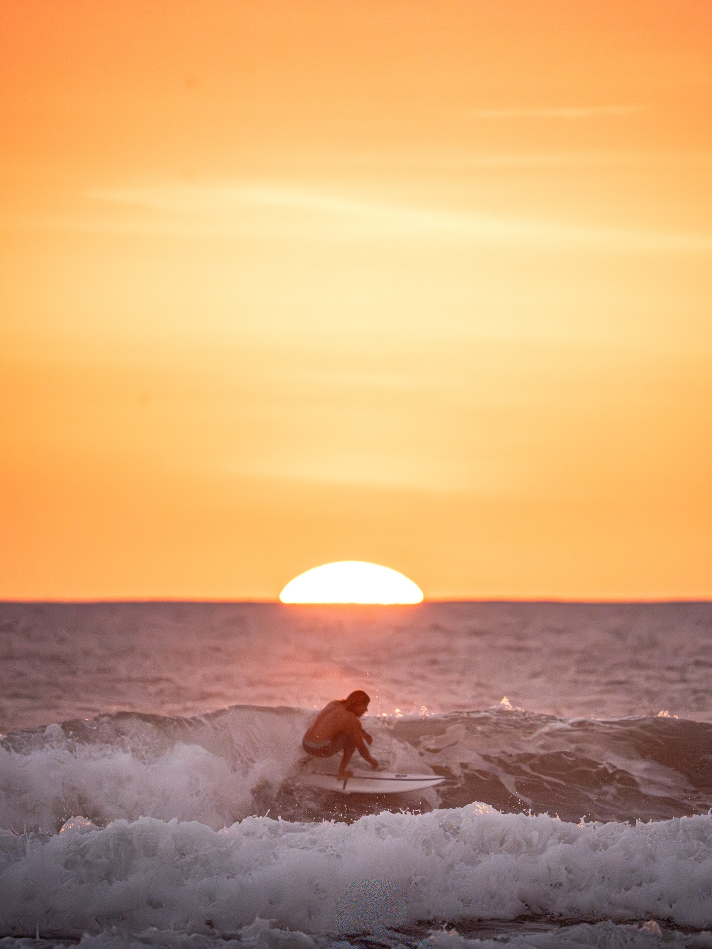 Coach Sleiter and Tommy finding some fun waves at sunset.
Golden hour never disappoints 🌅🌊
#costarica #surfcoach #surfcamp #nosara