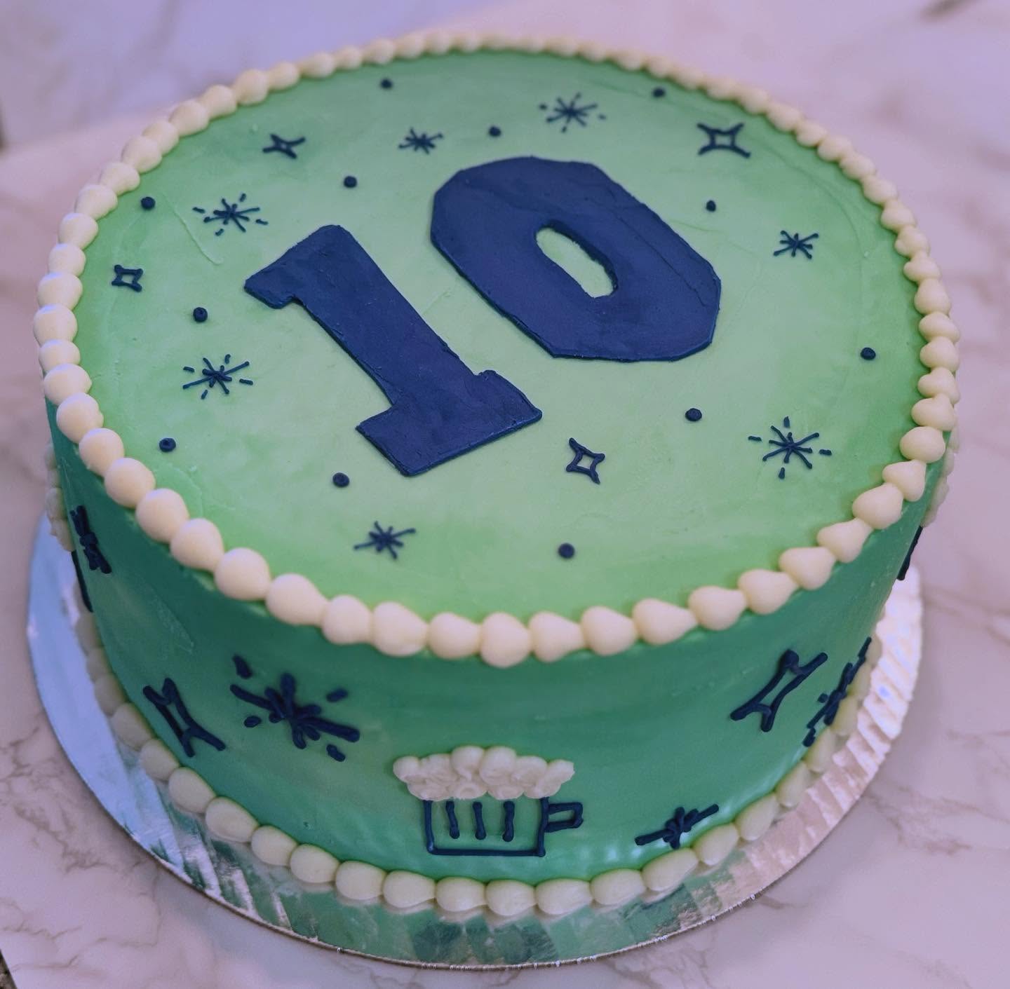 ✨Celebrating 10 years of hops and dreams and community with @draftingtable! 🍻🍰 A sweet and tart tribute to a decade of brews, this vanilla cake is paired with a refreshing blueberry lemon curd 🫐🍋 Stop in early for a slice! ✨