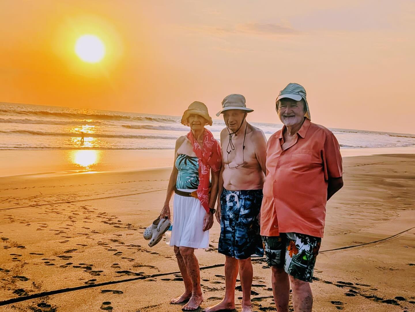 Twice a year, we welcome an integrative medicine doctor and his patients to GLO Flex Health Center for 2 to 4 week healing immersions focused on brain health and deeper restoration.
This time, our patients are 81, 84, and 85 years old, and by day 9 we are already witnessing meaningful shifts. It is always an honor when they return to GLO, and we deeply commend the individuals who understand that anything is possible at any age, even in your 80s, when you are open to transforming your lifestyle, your patterns, and your way of thinking.
At GLO, we see again and again what can happen when you remove chemicals, bring in real nourishment, calm the nervous system, support detoxification, and spend time in nature. The body is always listening, always responding, and healing is always possible. 🧠🧬
#brainhealthmatters
#foodasmedicine
#healyourbody
#epigenetics
#healthcenter