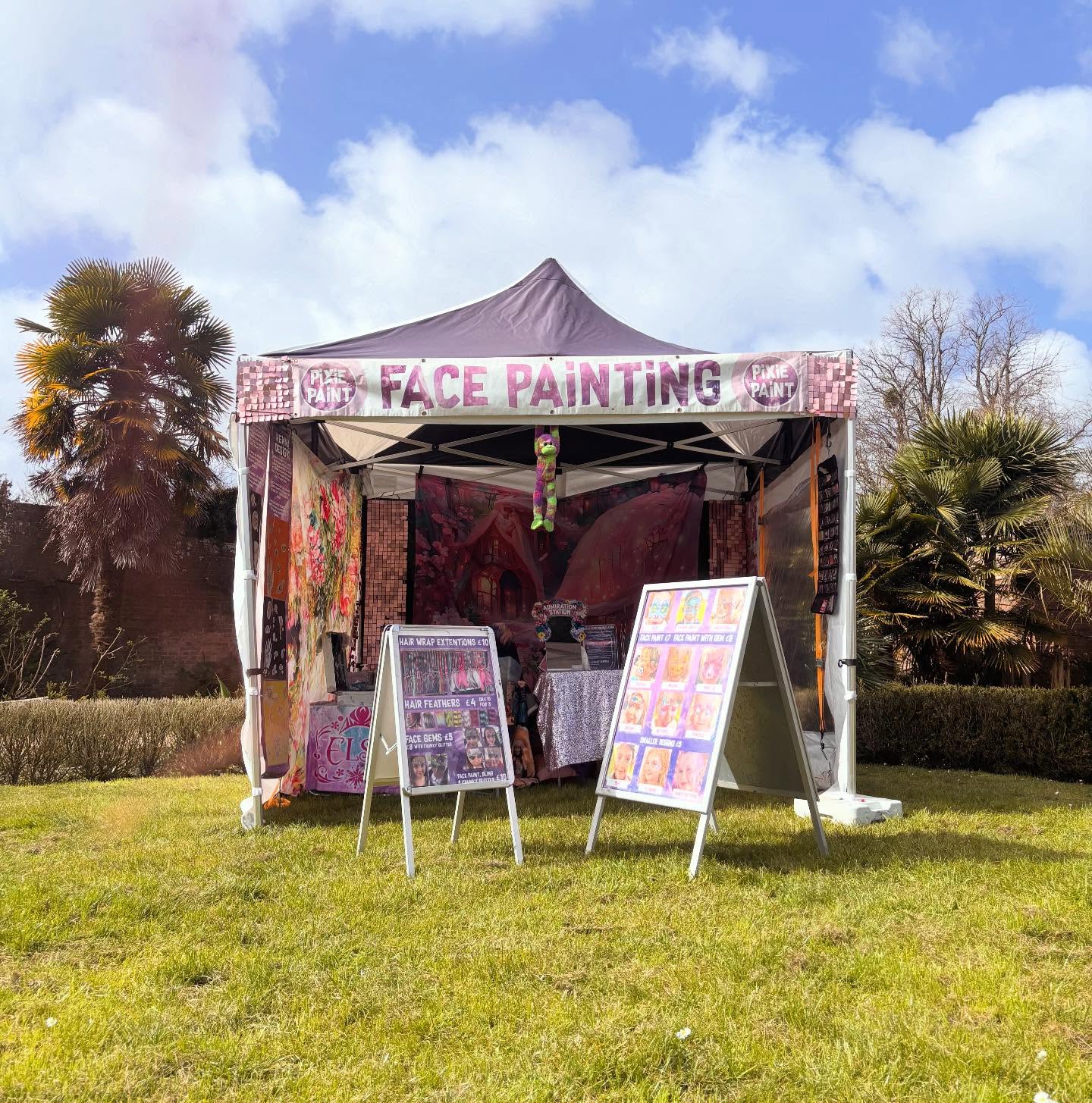 Swipe for sparkles ✨✨✨✨ so great to be back at @uptoncountrypark for the Easter holidays 😍✨🎨 #facepaintersofinstagram #facepaintingkids #facepaint