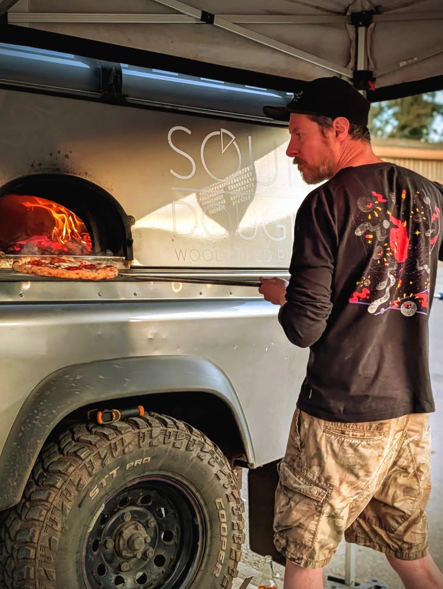 It's almost Friday folks!! That means it's pizza time. 🍕 🔥
We're firing up tomorrow at Underwood business park, Wookey Hole road. 5pm-8pm order online or walk ups welcome-
https://order.storekit.com/soul-dough/menu