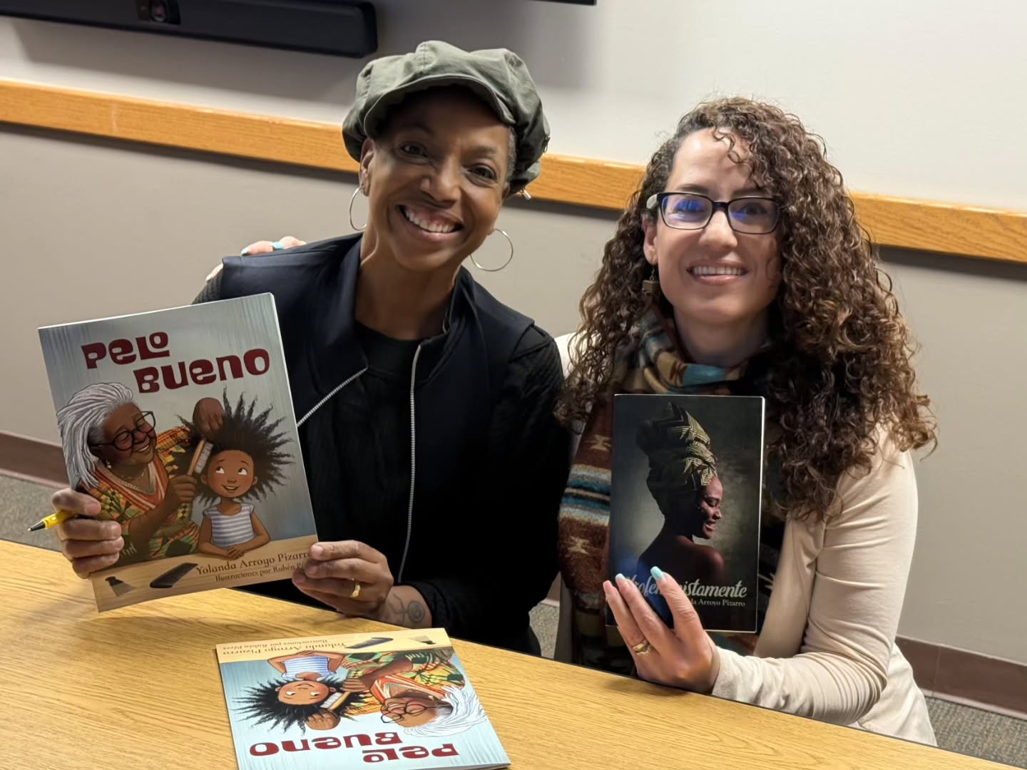 De camino al trabajo esta mañana me enteré que la afrodiosa, Yolanda Arroyo Pizarro @yolandaarroyopizarro, estaba por Washington DC y cambié mis planes por completo. Que lindo conocerla, compartir con ella, y escuchar la inspiración detrás de sus escritos. Admiración y respeto 🙏🏼🫶🏽
Hay una oportunidad más de compartir con ella, este jueves a las 945am en Howard University.
Siemprevivas: Nosotres Les Ancestras / Always Alive: We Are the Ancestors - Howard University https://events.howard.edu/event/siemprevivas-nosotres-les-ancestras-always-alive-we-are-the-ancestors
Gracias Miguel por las fotos!