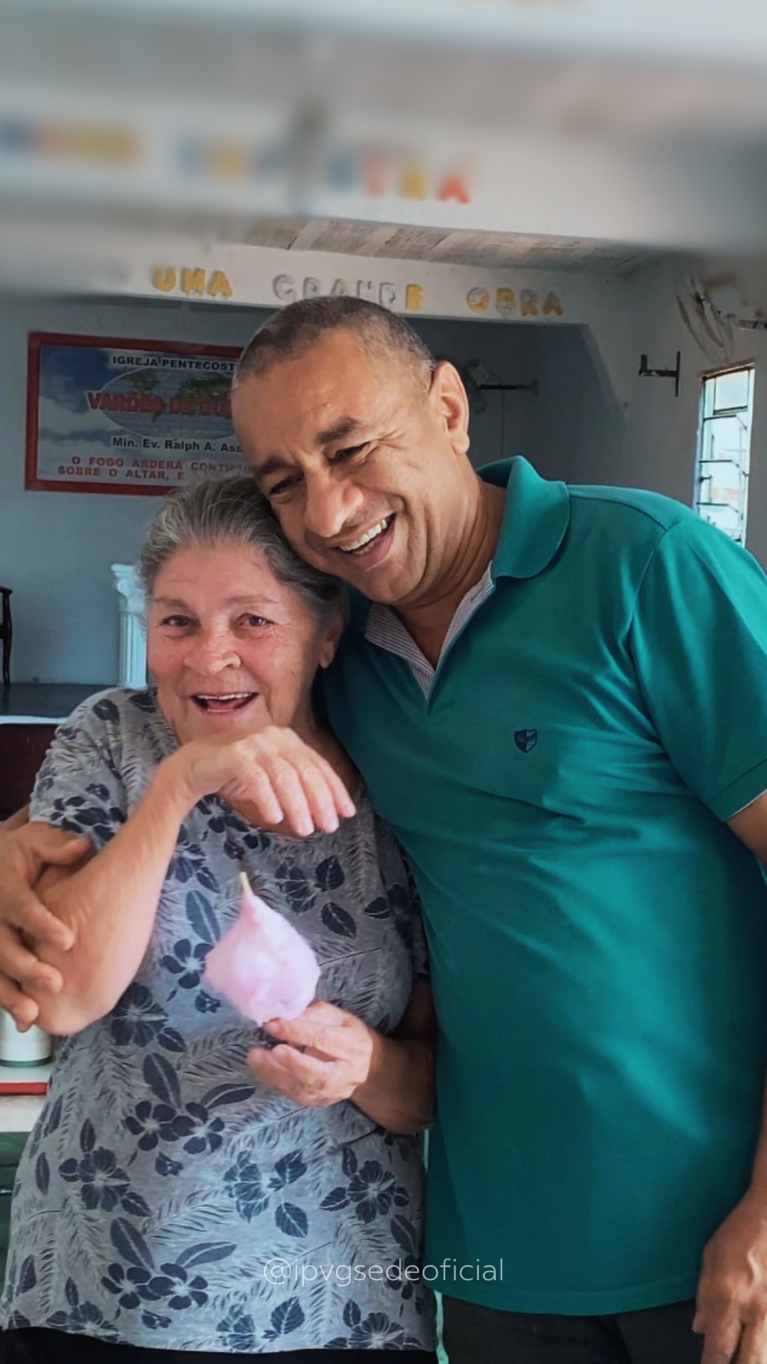 33 anos!!!! Viva o Senhor!
Somos um povo que vem de longe, com muitos nomes, marcado por perseguições e lutas, mas construindo uma bela história de fé, doutrina e princípios. Somos o povo da Bíblia, a Palavra infalível e eterna de Deus.
Cremos em Deus Pai, santo, justo, Criador e sustentador de todas as coisas. Cremos em Deus Filho, Jesus Cristo, Salvador e Senhor de nossas vidas, e em Deus Espírito Santo, o Consolador que nos guia em tudo o que Jesus ensinou.
A Igreja Pentecostal Varões de Guerra foi fundada em 1993 pelo Pastor Ralph Assé e, desde então, tem avançado com propósito, estando presente em Contagem e em diversas cidades, cumprindo o IDE do Senhor.
O nome Varões de Guerra foi dado por Deus em uma visão, fundamentado no texto de Êxodo 15.3:
“O Senhor é Varão de Guerra.”
Somos uma Igreja Pentecostal, fundamentada na doutrina dos apóstolos. Cremos nos dons espirituais e na manifestação dos mistérios de Deus, conforme Atos 2.42-47.
Temos proclamado que Jesus Cristo é o Senhor e que somente Ele pode salvar, curar, libertar e transformar vidas.
São muitos os que têm sede do verdadeiro evangelho, e o propósito do Ministério Varões de Guerra é oferecer às pessoas uma nova esperança em Jesus Cristo.
“Consideremo-nos uns aos outros para nos estimularmos ao amor e às boas obras.” Hebreus 10.24
Nosso objetivo é levar pessoas a um relacionamento intenso com Deus, amar e servir ao próximo e fazer Jesus conhecido entre todos os povos, no poder do Espírito Santo.
Viva o Senhor!
#eusouvarõesdeguerra #vivaosenhor #ipvgsede