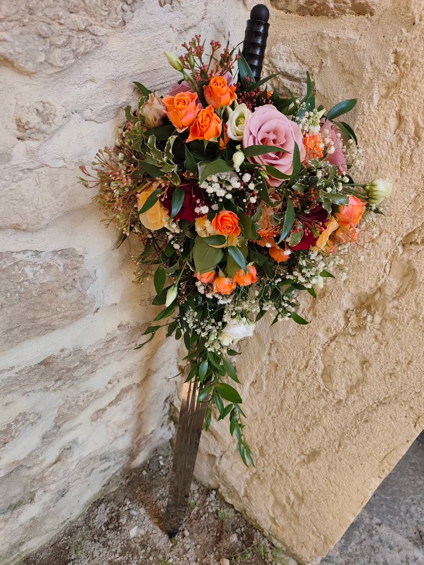 🧡 Wedding day du 21-03 🧡 number two
Et voici la suite !!!
Voici le bouquet de la mariée !!! Une épée fleurie ! Quoi d'autre pour un mariage Arthurien?
Une superbe idée et un défi réalisé !
Puis fleurissement du kiosque sur place, avec un mélange de branchages, feuillage et quelques fleurs, en restant simple mais romantique
Prochain mariage fleuri, samedi prochain, week end de Pâques 🫶
🧡🧡🧡🧡🧡🧡🧡🧡🧡🧡🧡🧡🧡🧡🧡🧡
#mariage2025
#weddingflowers
#fleurs
#mariage
#archefleurie