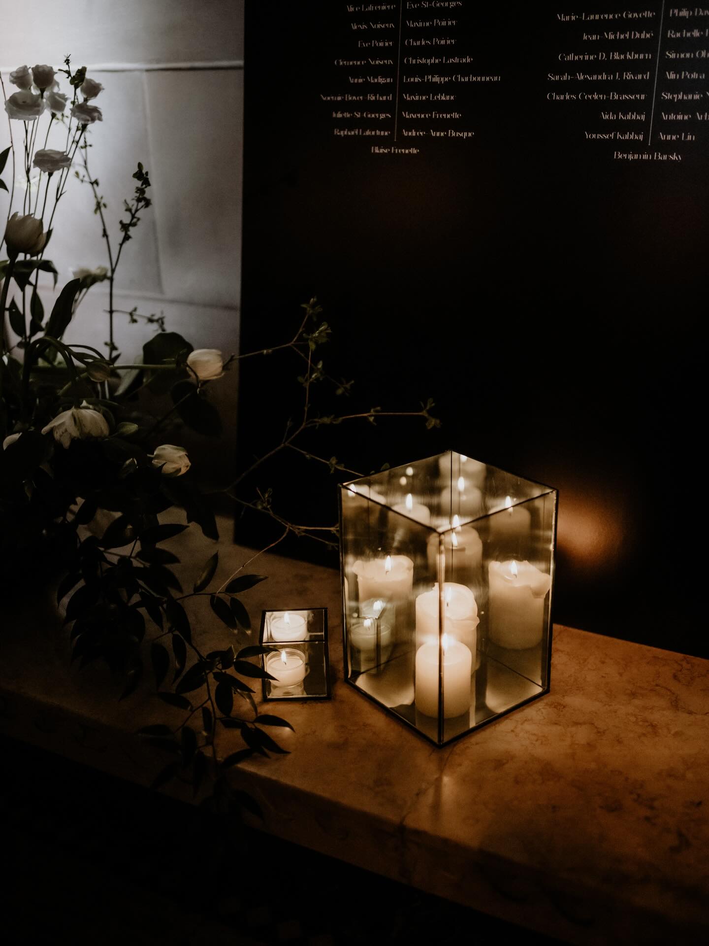 A moment meant to be experienced beyond the visual. Une scénographie où chaque détail participe à l’histoire 🤍
Photographe @brentcalis
Lieu @crewcollectivecafe
Fleuriste @oxide_design_floral
Location @groupeabp & @tenuedesoiree_
Traiteur @oliveorange_mtl