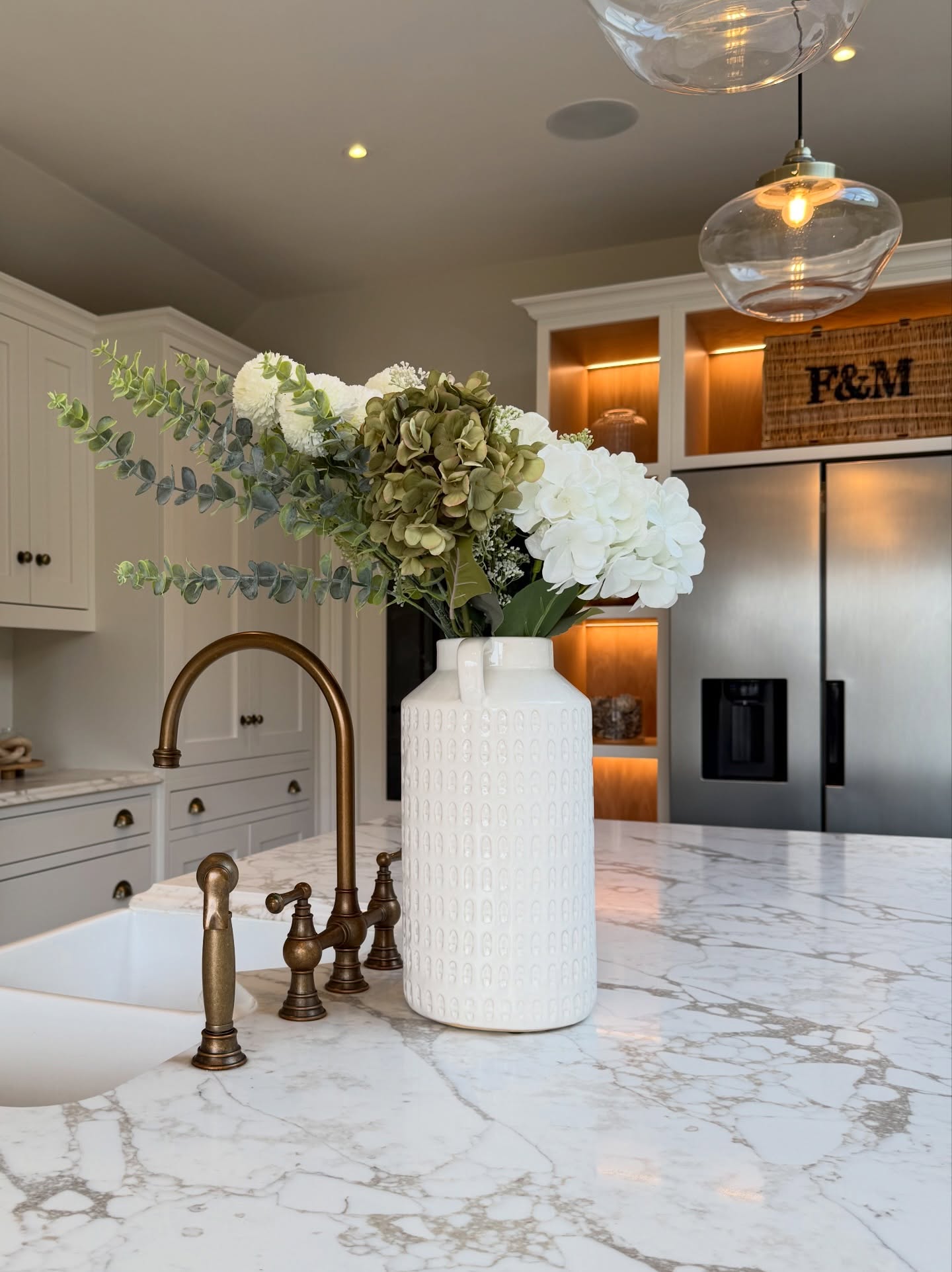 We love seeing all of your beautiful kitchens styled for spring 🌸
Swipe to see some of our favourite spring worktops 🥰
#worktops #stoneworktops #kitchenworktops #kitcheninspo #thestonecompany