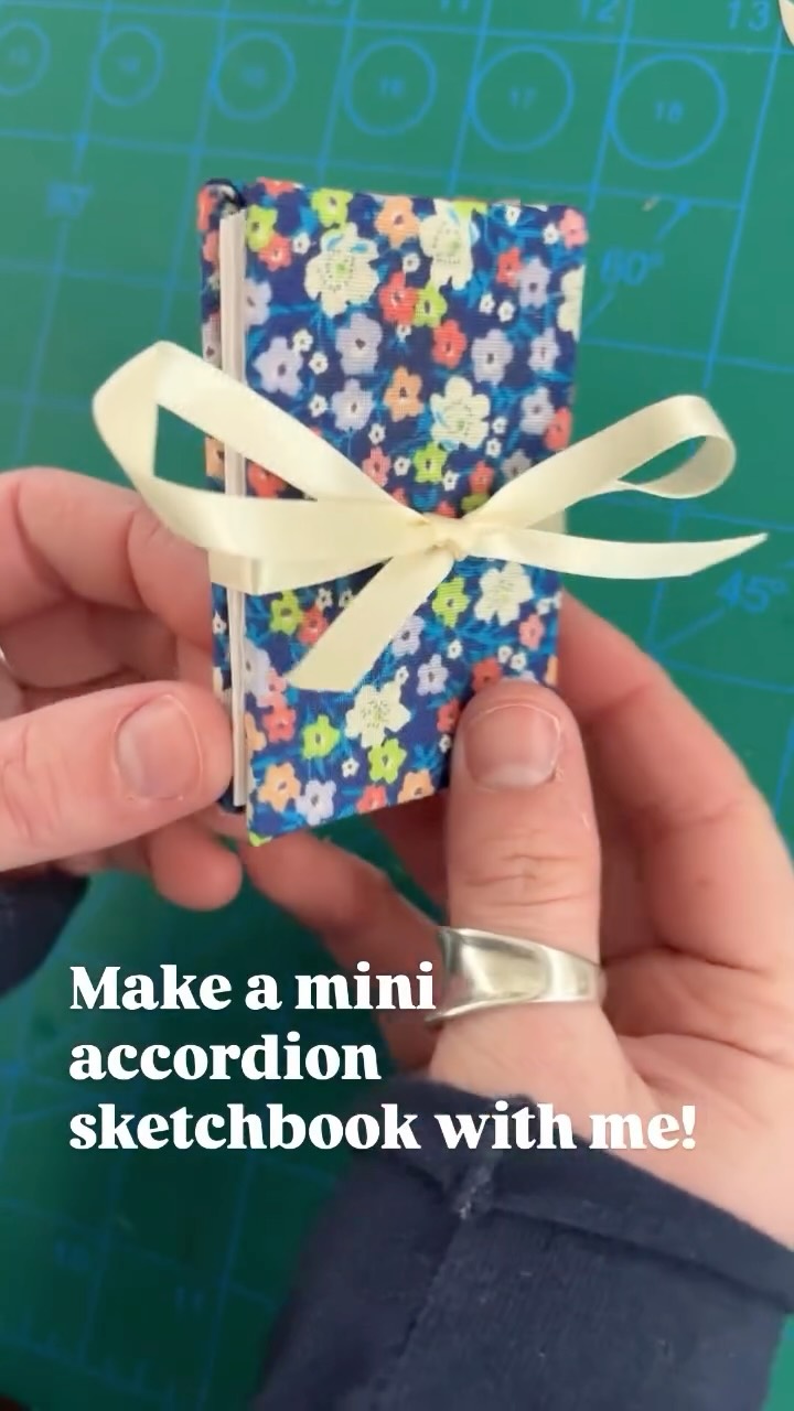 Mark your calendars! April 16th is make your own mini-(reversible)-accordion-sketchbook night! Obviously!💁♀️🤣
See you there!
#smallbusinessct #motherdaughter #craftnight #artworkshopct #essexct